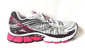 Women's Saucony ProGrid TRIUMPH 8 •White/Pink/Black• Running Shoe 