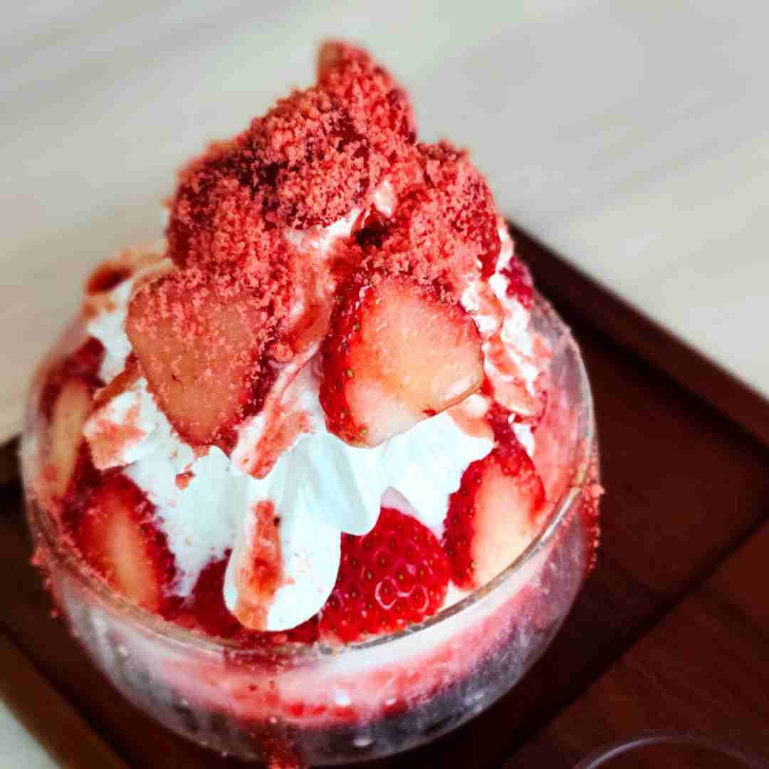 Mother’s Day Asian Food Ideas: 15 Mouthwatering Recipes for Lunch, Dinner, and Dessert! Strawberry Bingsu 