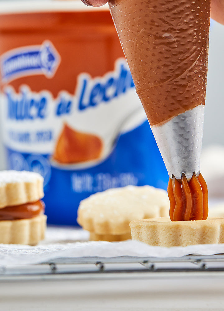 Scrumptious Argentinian alfajores with a generous dollop of Colombina's Dulce de Leche