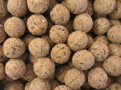 Billede af Natural Brande - Hobby first mejsebolde u/net 90 g 100 stk. - Bird Food