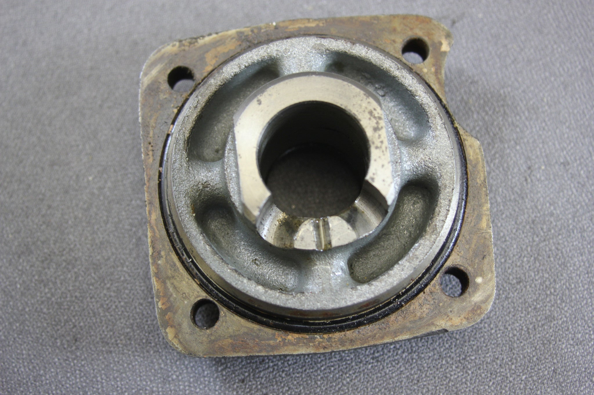 Volvo Penta AQ 280DP 270 290 Upper Unit Gear Shifter Dog Bearing Housing 839505