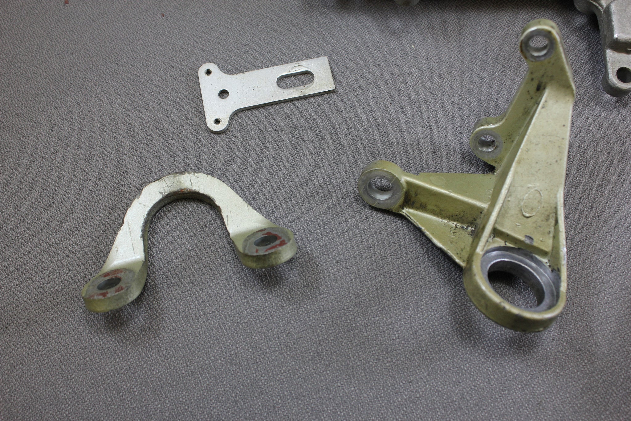 Johnson Evinrude 1970 1971 3cyl 60hp Outboard Motor Fuel Pump Bracket Set 315937