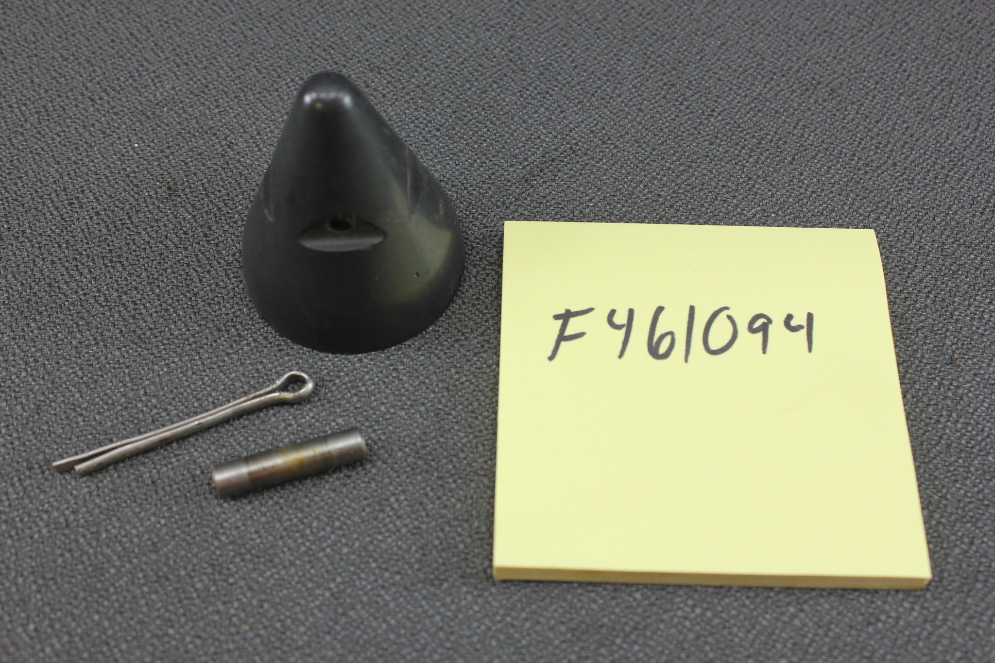 Force Chrysler Outboard 50hp 40hp 89 Prop Propeller Nose Cone Nut Pin F461094-1