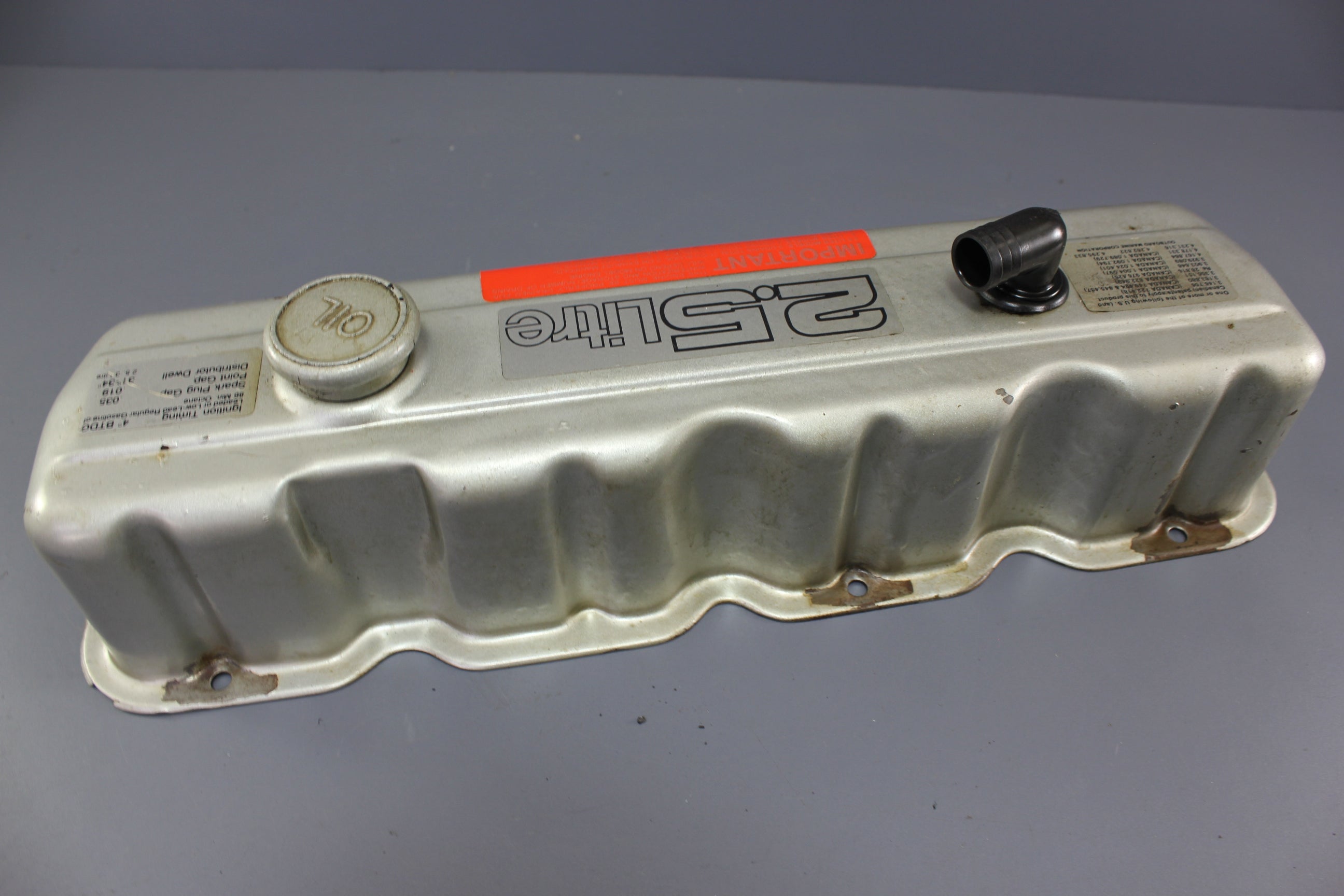 OMC 980502 Stringer GM 2.5L 4cyl 120hp Cylinder Head Valve Rocker Cover 3853784