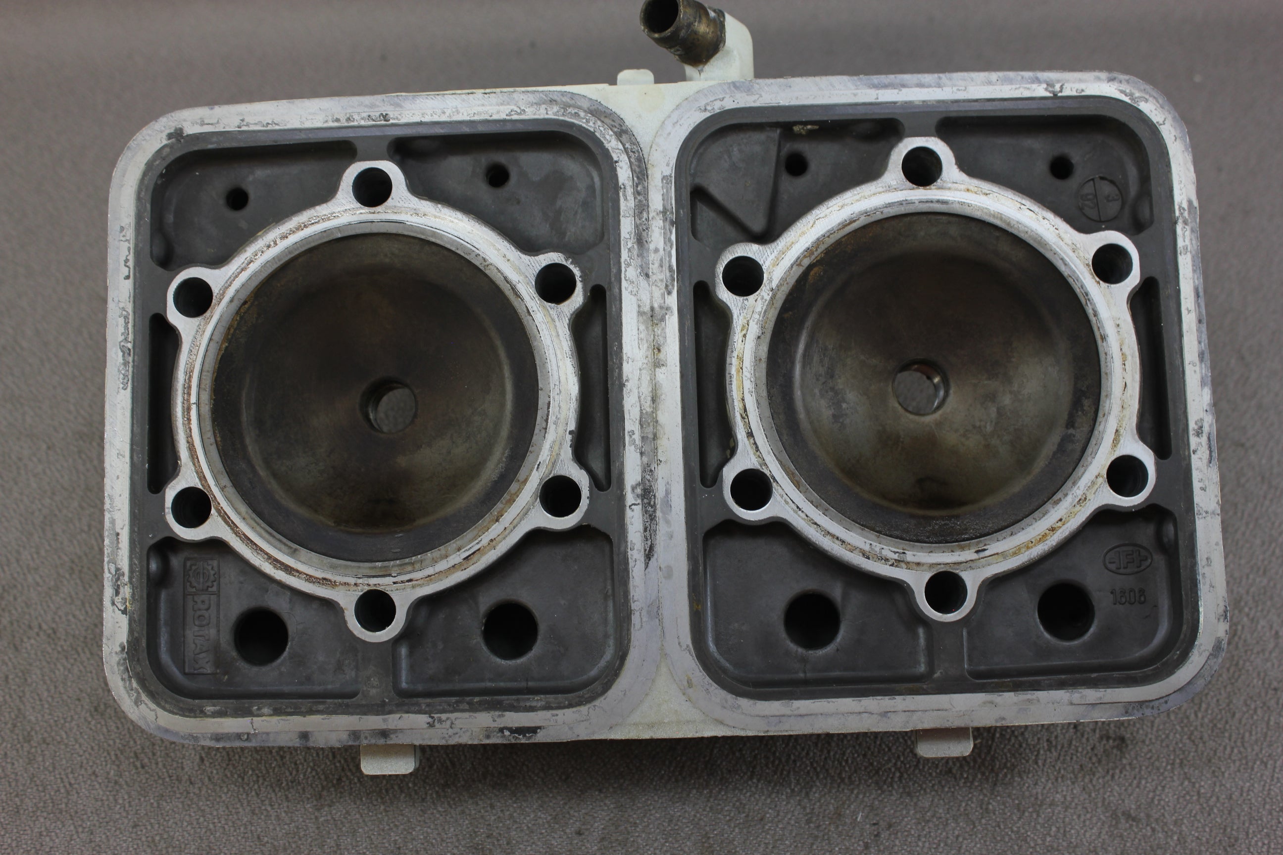 Sea Doo PWC SP SPI  587 1992 Cylinder Head Cover 290913262 290913274 278000194