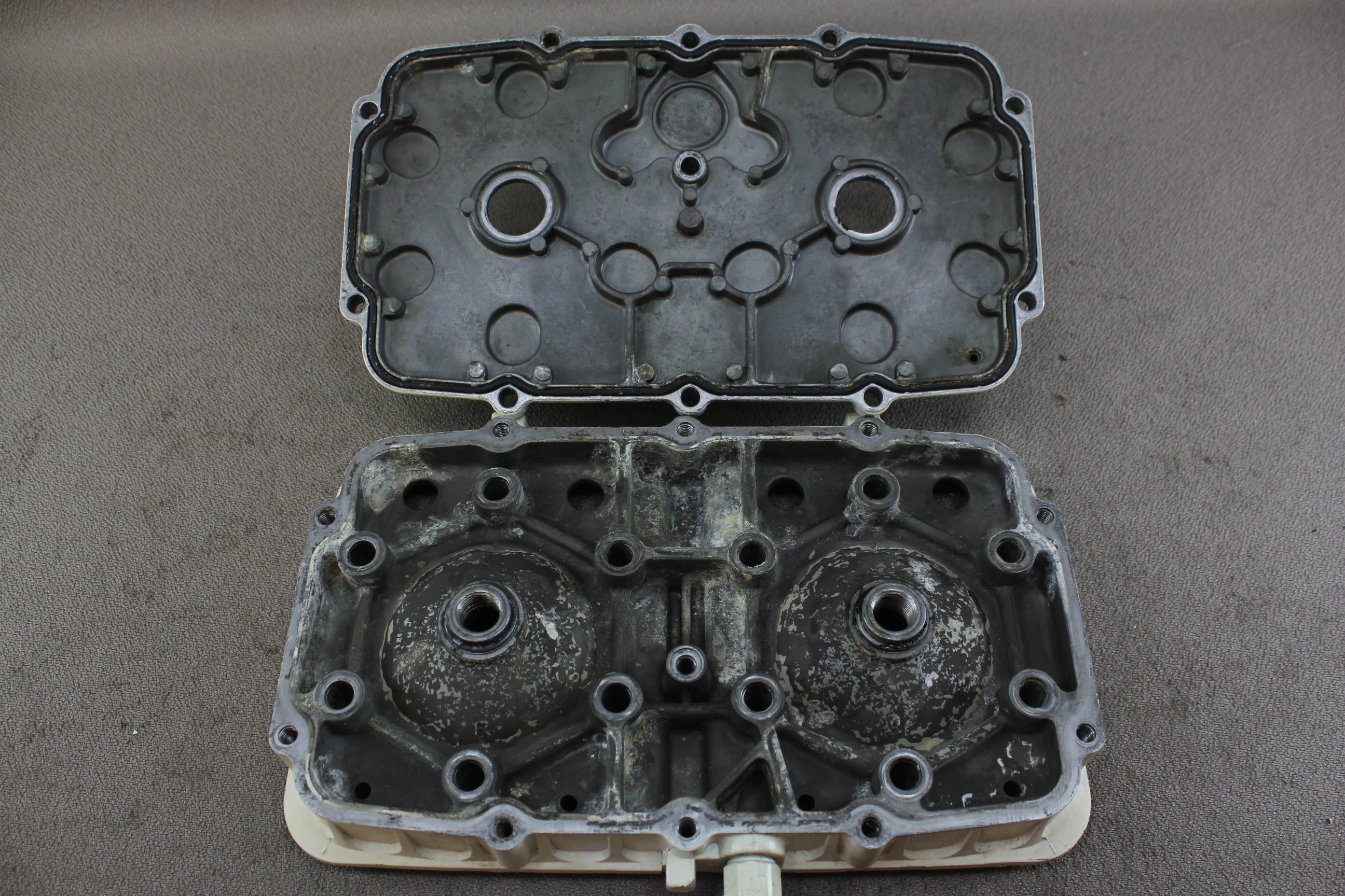 Sea Doo PWC SP SPI  587 1992 Cylinder Head Cover 290913262 290913274 278000194