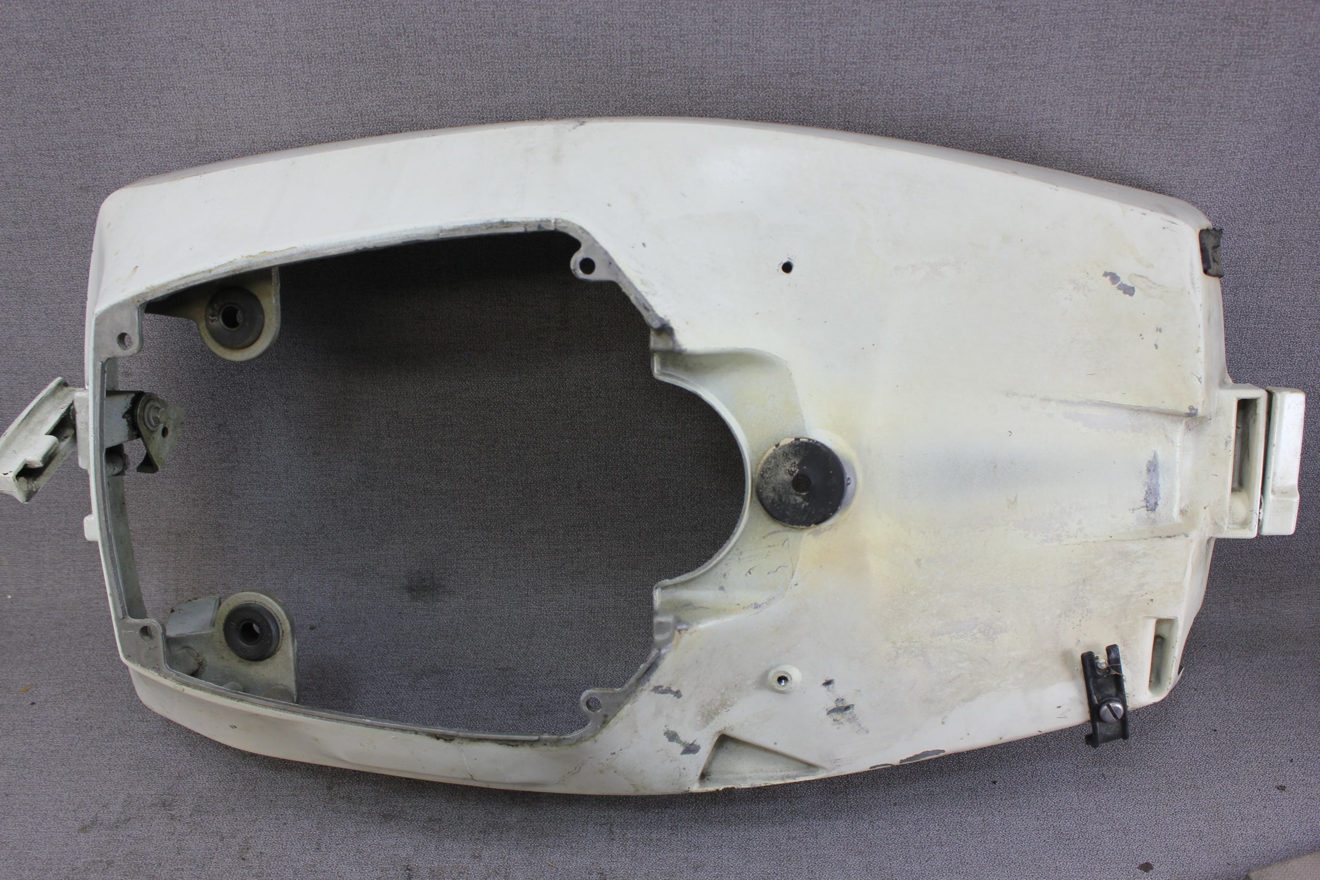 Johnson Evinrude Lower Cowl Cowling 386812 320214 70hp 75hp  Outboard 322537