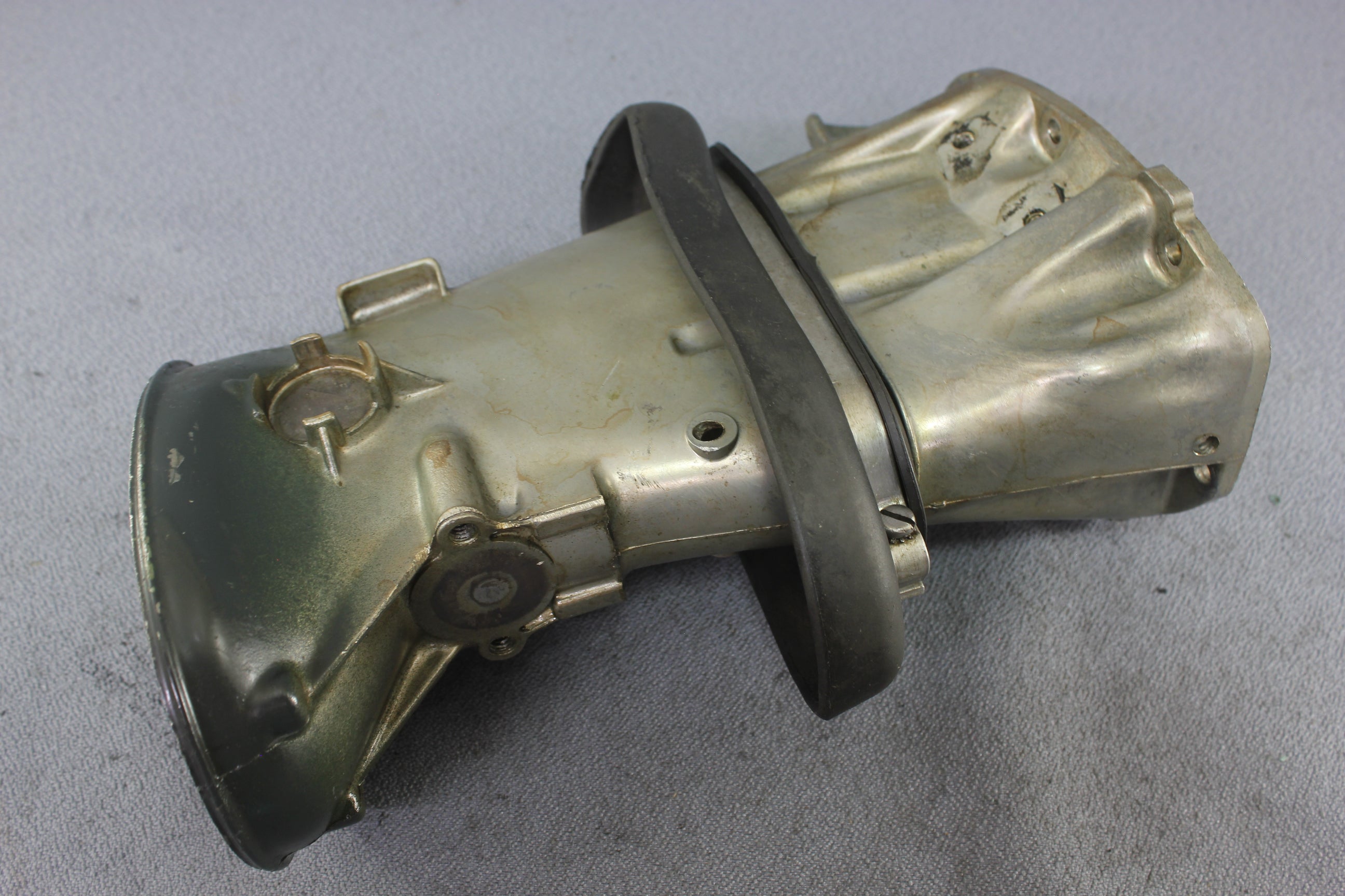 Johnson Evinrude 9.5hp 381280 312334 312211 Exhaust Housing Mid Section 1969