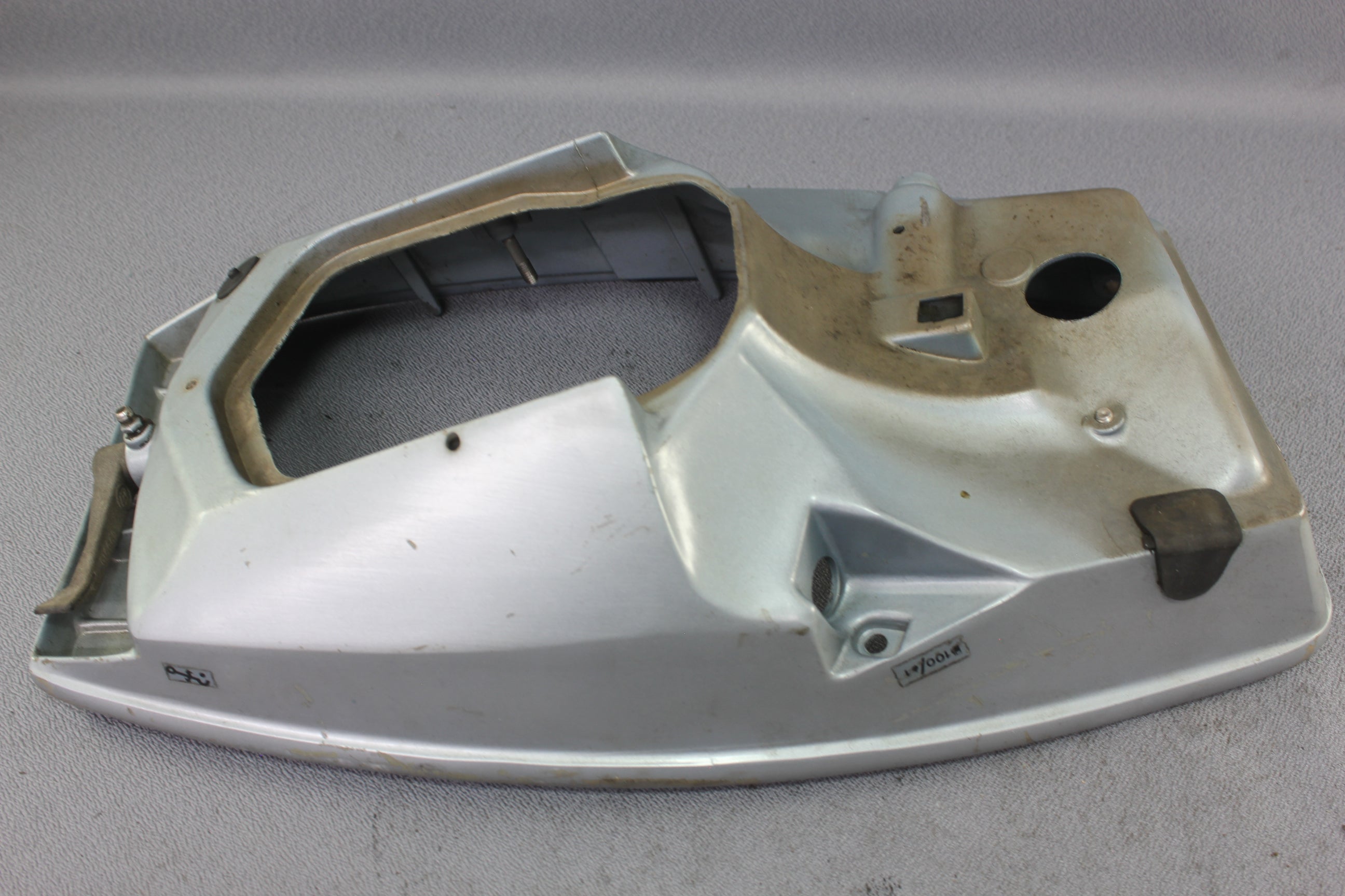 Evinrude Johnson 9.9hp 331183 397684 Lower Cowl Cowling Engine Cover Outboard