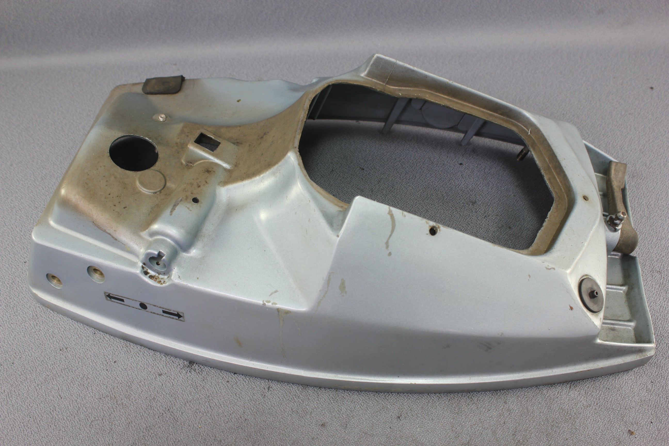 Evinrude Johnson 9.9hp 331183 397684 Lower Cowl Cowling Engine Cover Outboard