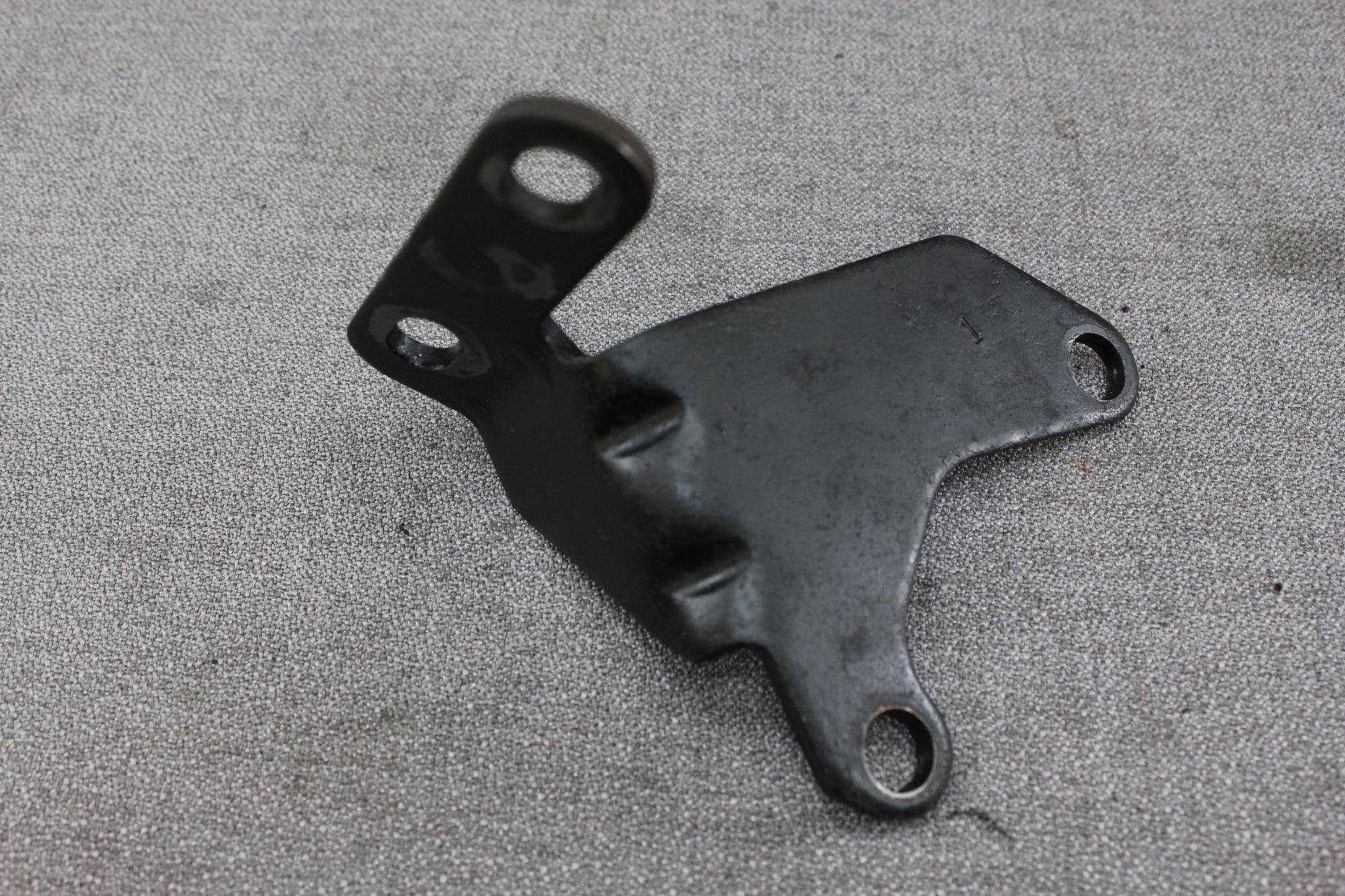 MerCruiser 97259A1 470 170hp 3.7L 4cyl Starter Motor Mounting Bracket 1983-89