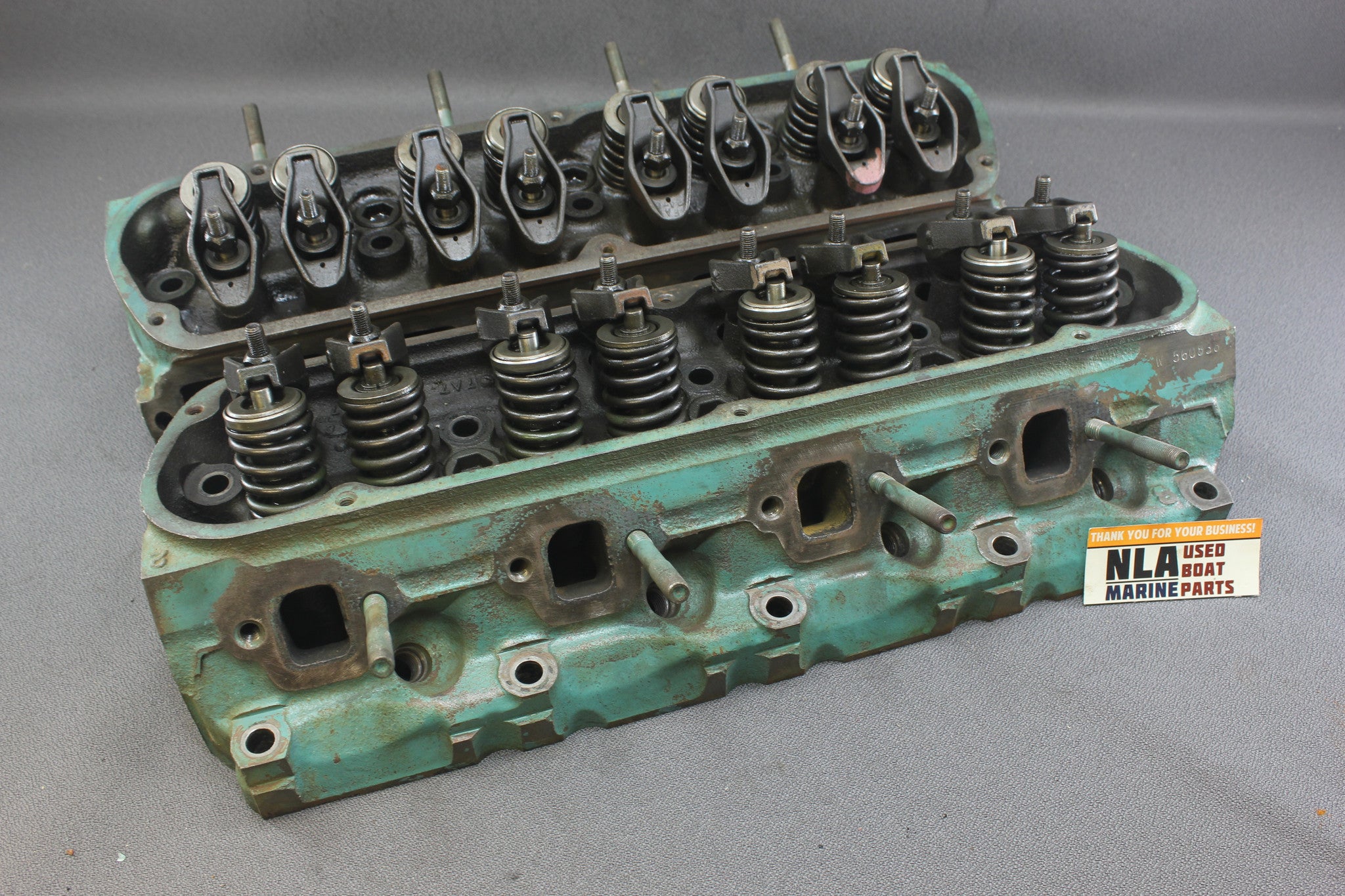 OMC Stringer Ford V8 5.0L 302 175hp 190hp Cylinder Head D70E D70E Pair 1974-1977