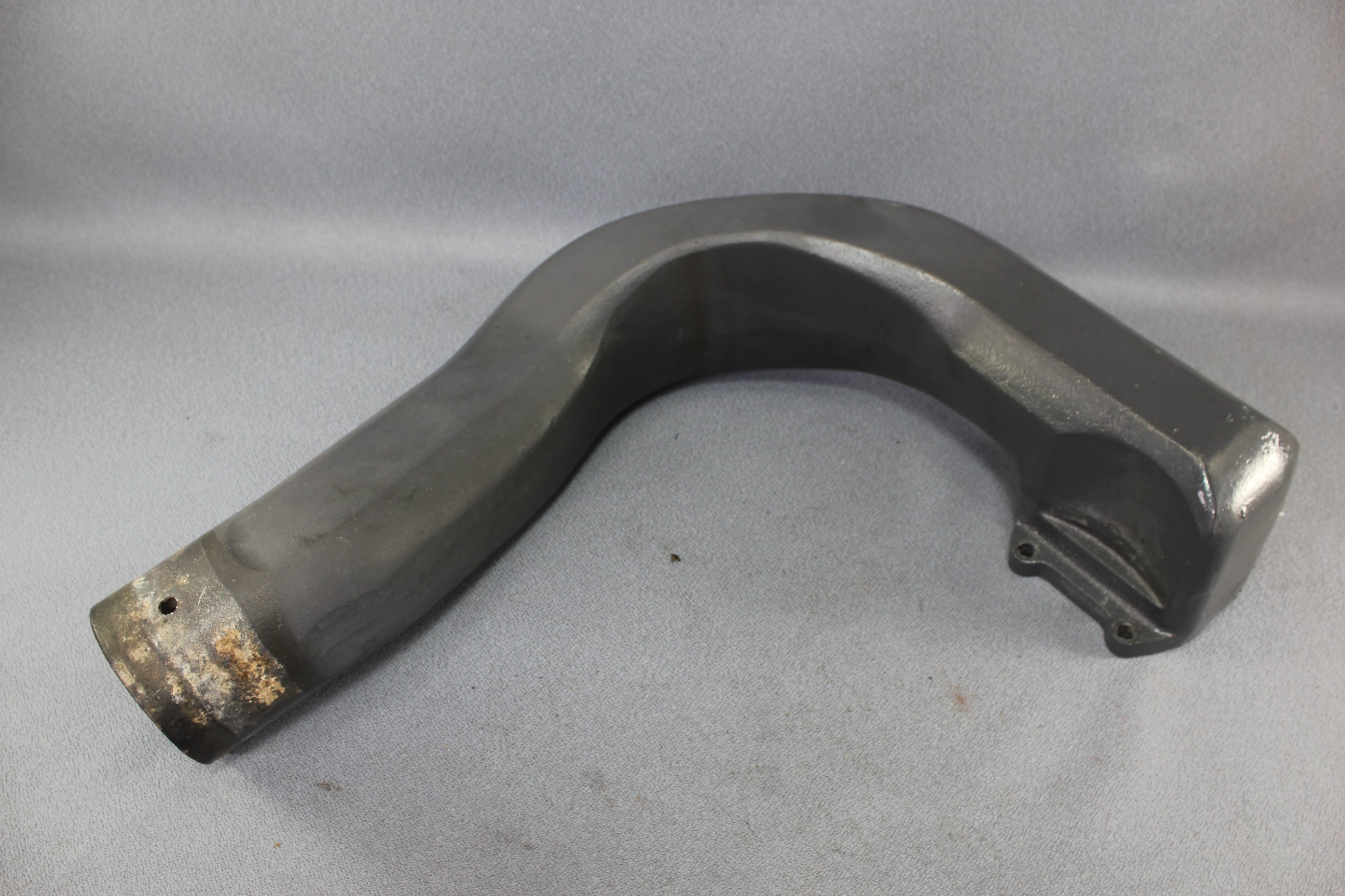 OMC Cobra 2.5L 120hp 3.0L 140hp Exhaust Pipe Down J Tube 911866 985767 0911866