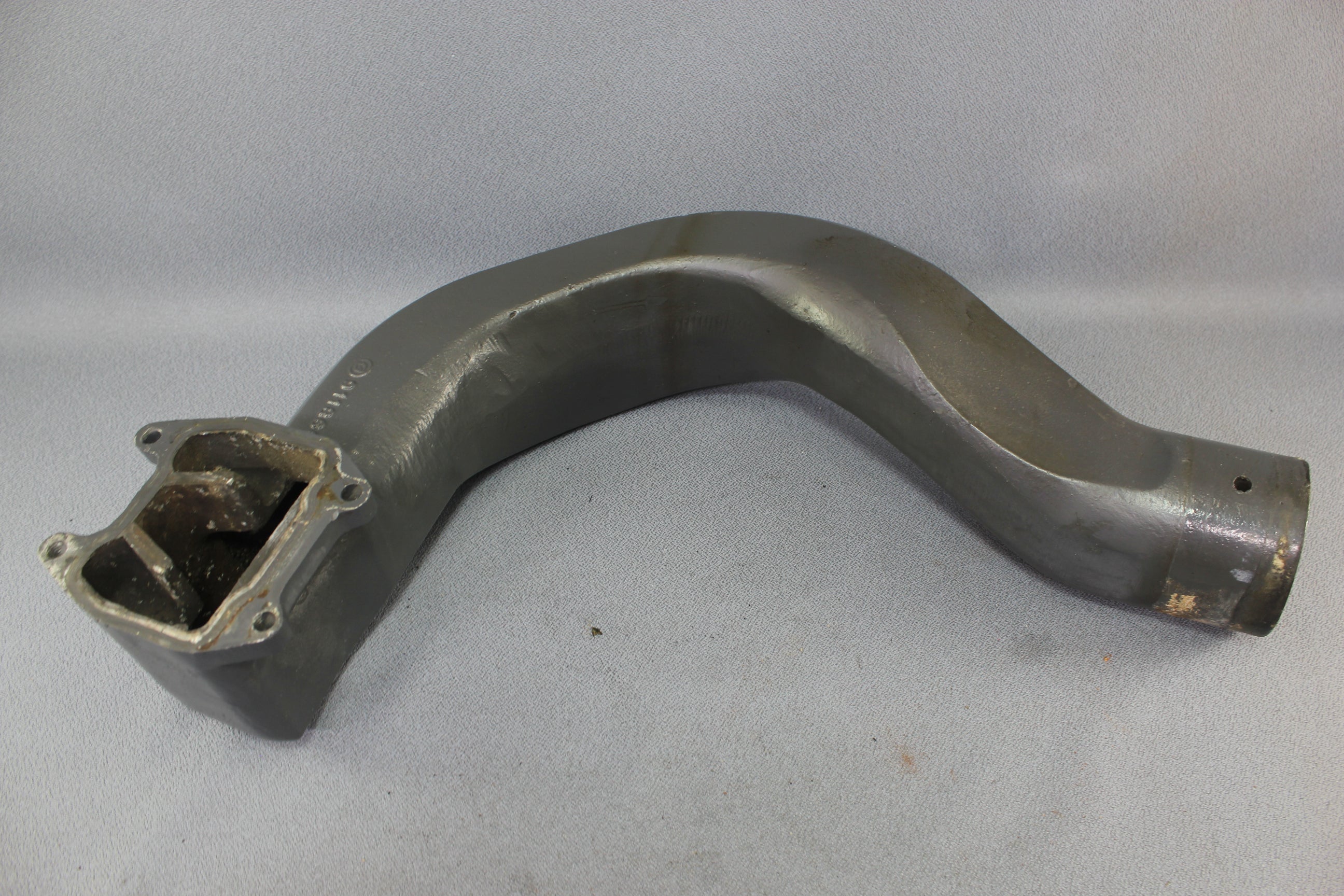 OMC Cobra 2.5L 120hp 3.0L 140hp Exhaust Pipe Down J Tube 911866 985767 0911866