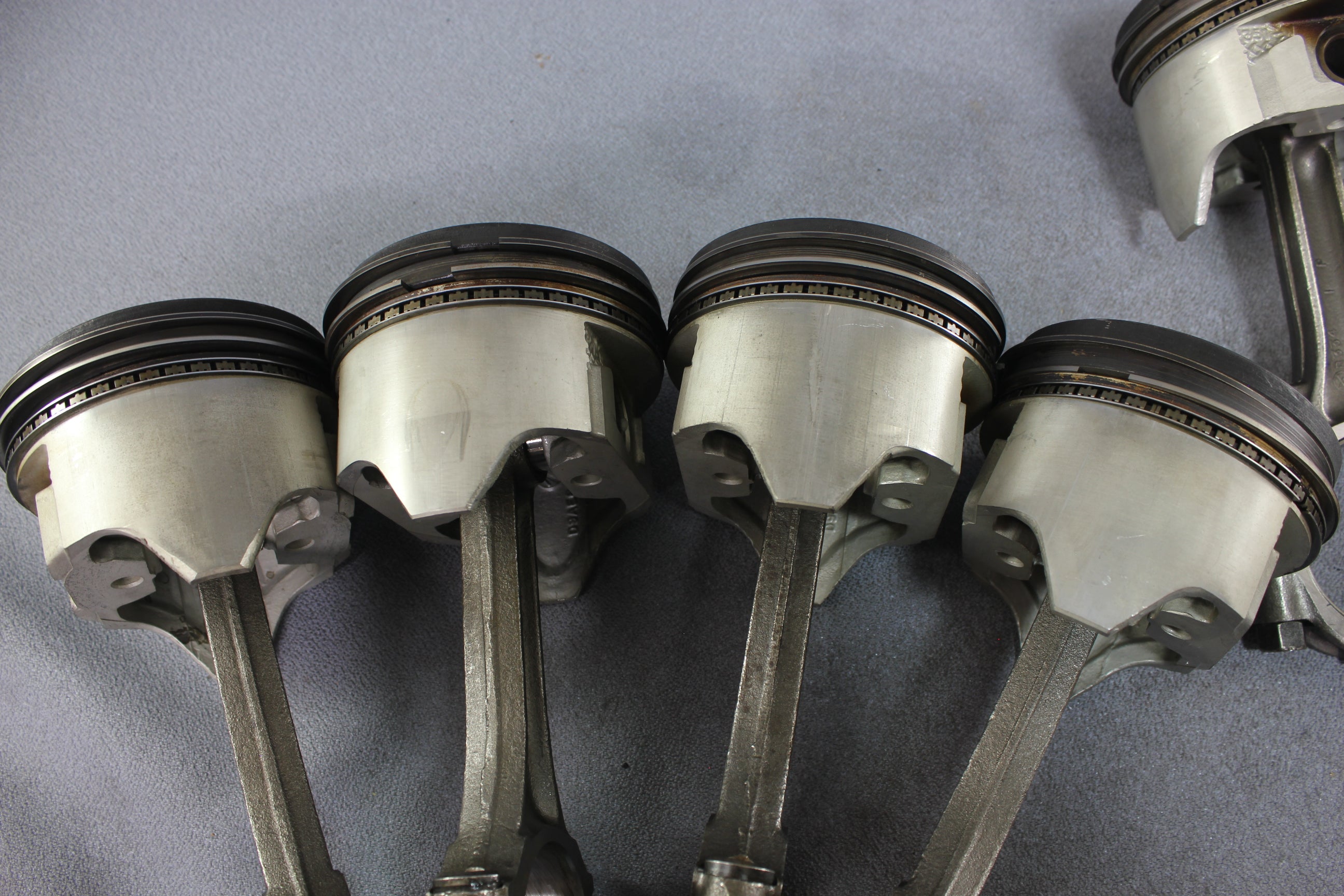 Ford D9AE-6110-AC Piston Connecting Rod Set OMC Stringer 351 5.8L V8 1979 Engine