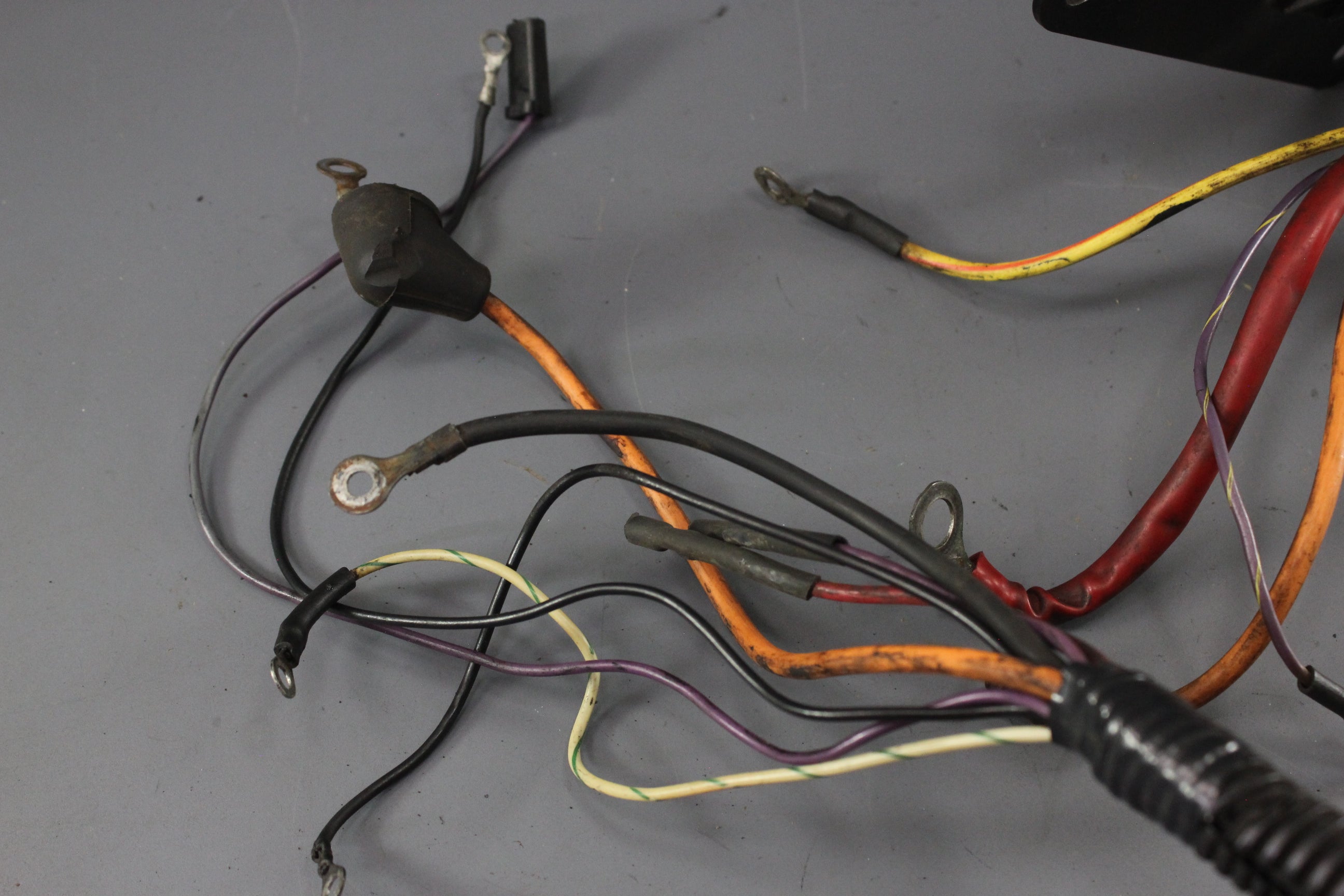 MerCruiser 84-98422A4 4cyl 120hp 140hp 2.5L 3.0L Engine Wire Wiring Harness