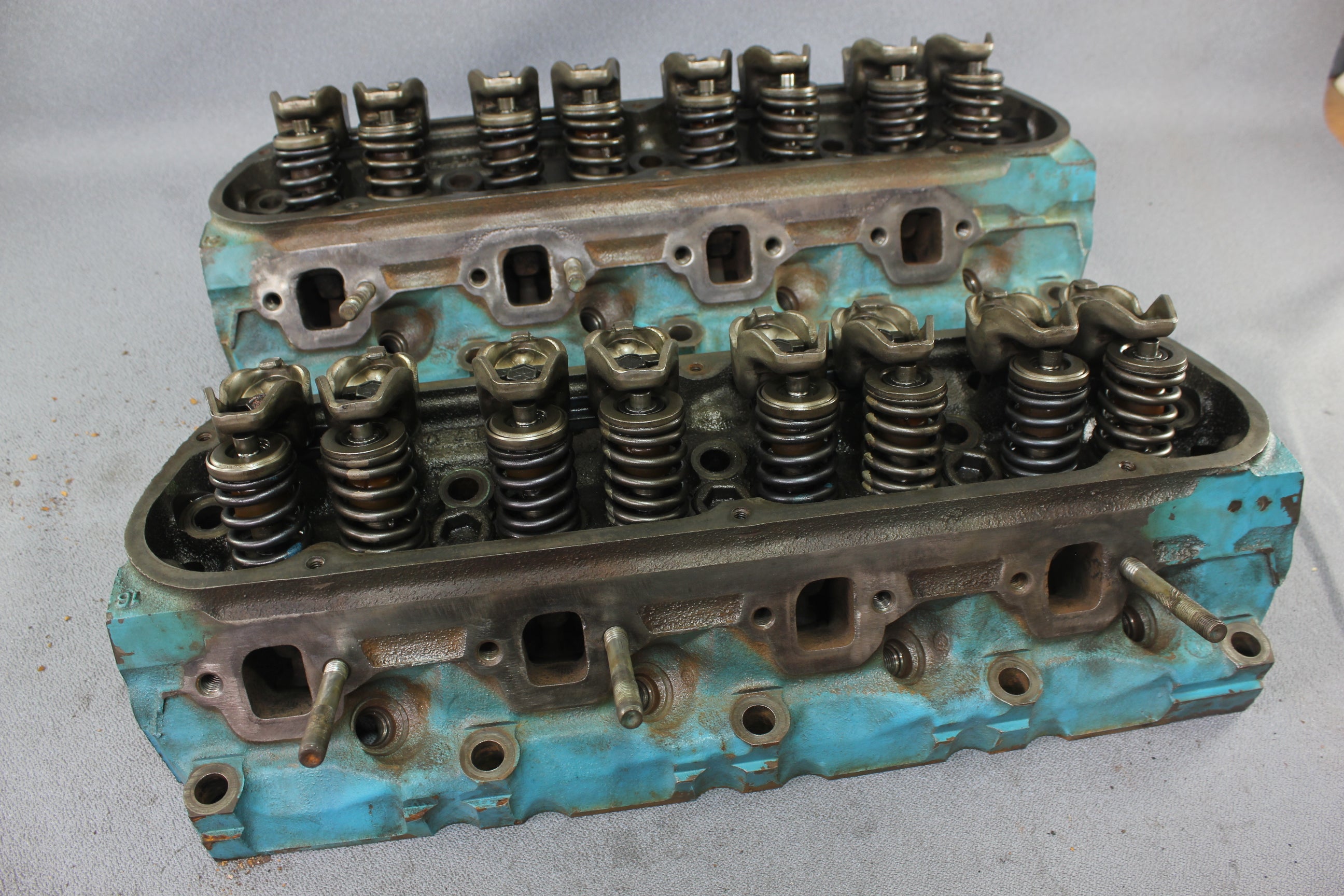 OMC Stringer D8OE-AB D80E Ford V8 5.8L 351 Cylinder Head 1974-1978 Pair Windsor