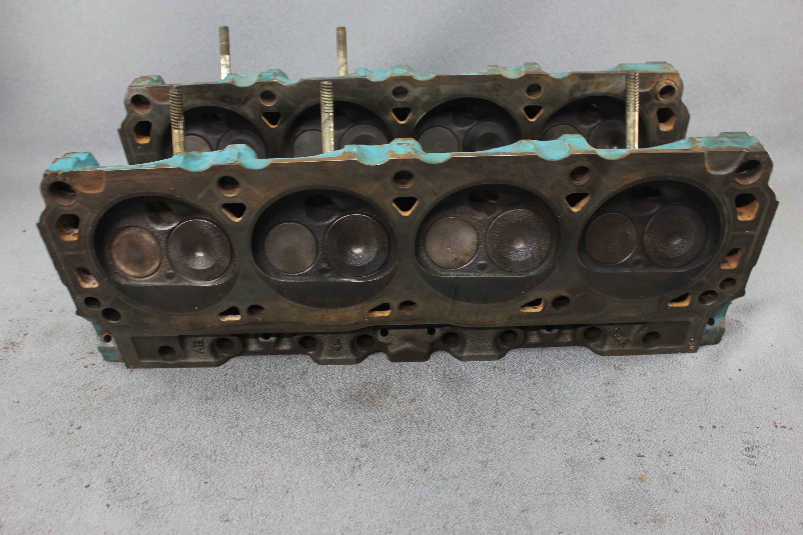 OMC Stringer D8OE-AB D80E Ford V8 5.8L 351 Cylinder Head 1974-1978 Pair Windsor