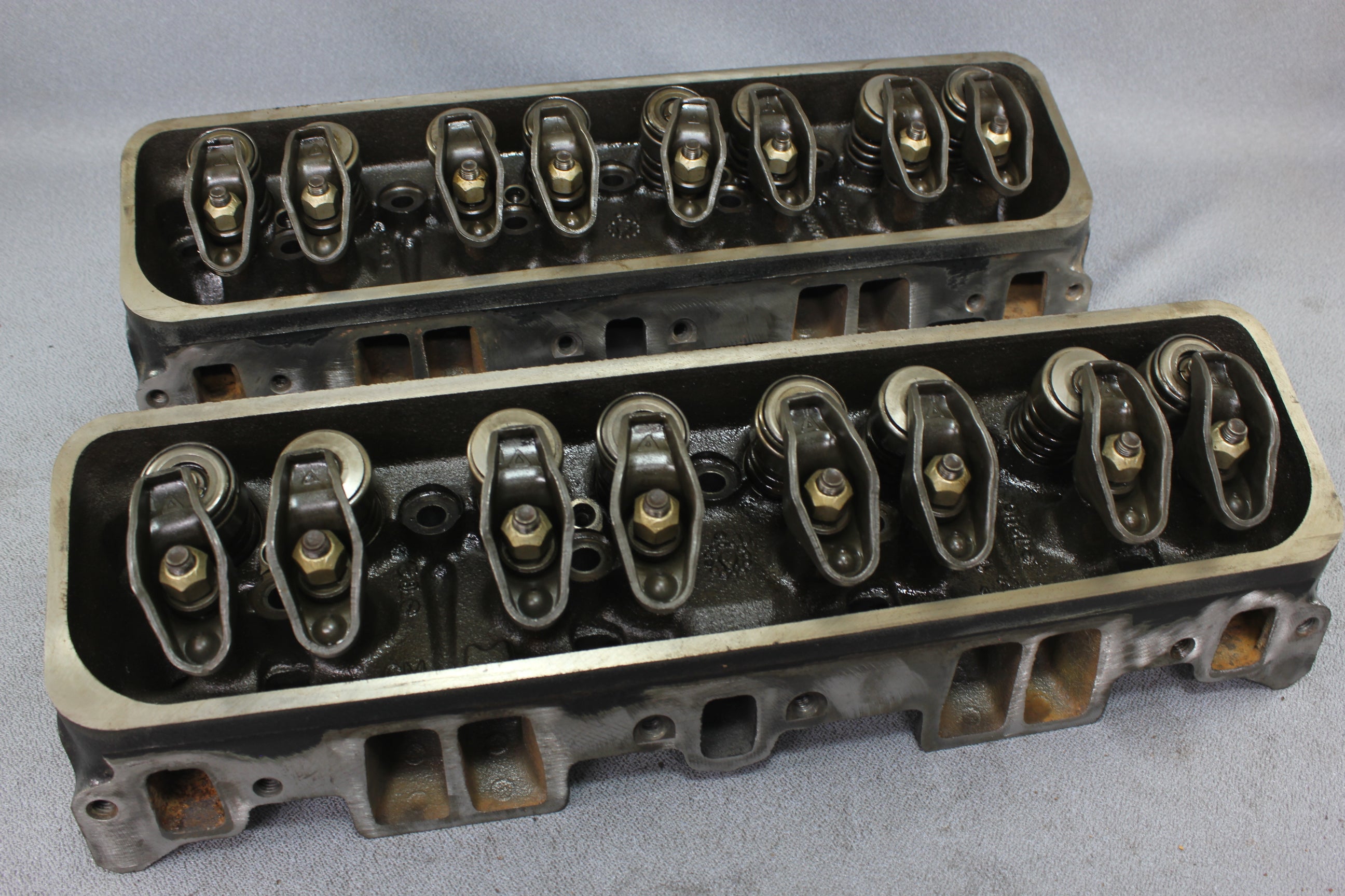 GM 14101081 Cylinder Head Pair V8 5.0L 305 Chevy MerCruiser 938-9714 1987-1995