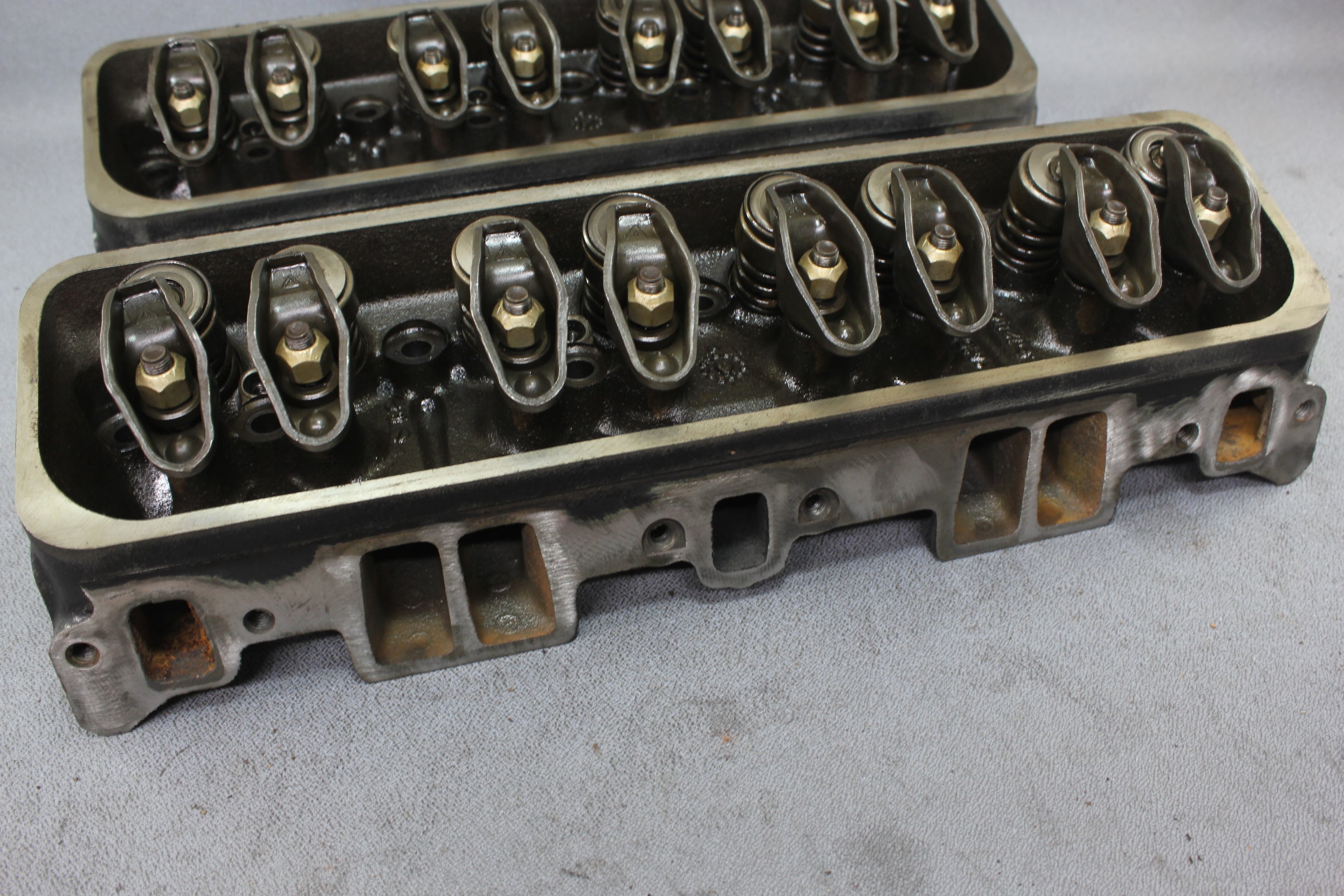 GM 14101081 Cylinder Head Pair V8 5.0L 305 Chevy MerCruiser 938-9714 1987-1995