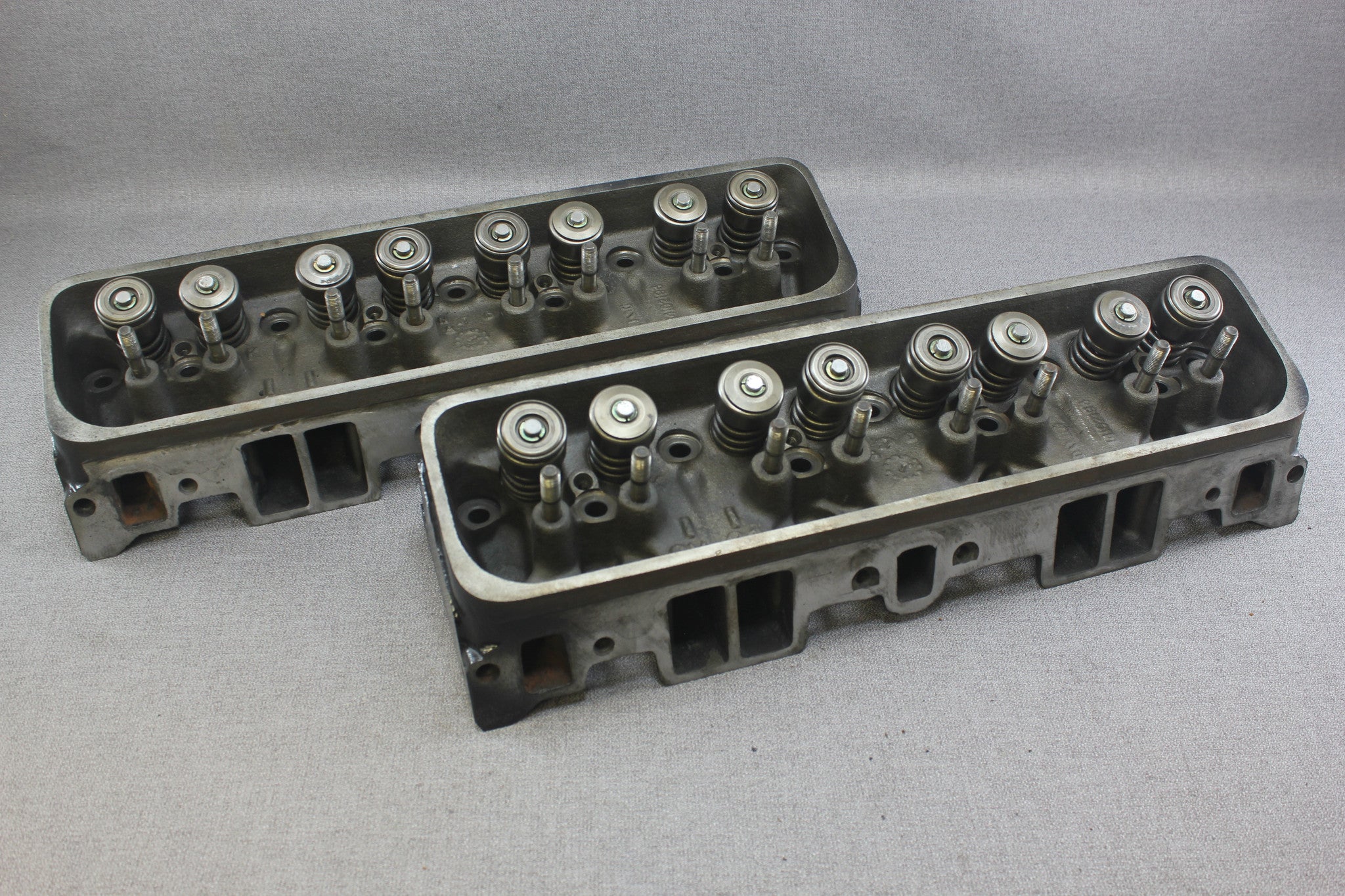 Chevy GM Chevrolet 14102193 V8 SBC 350 5.7L Cylinder Head Pair MerCruiser Marine