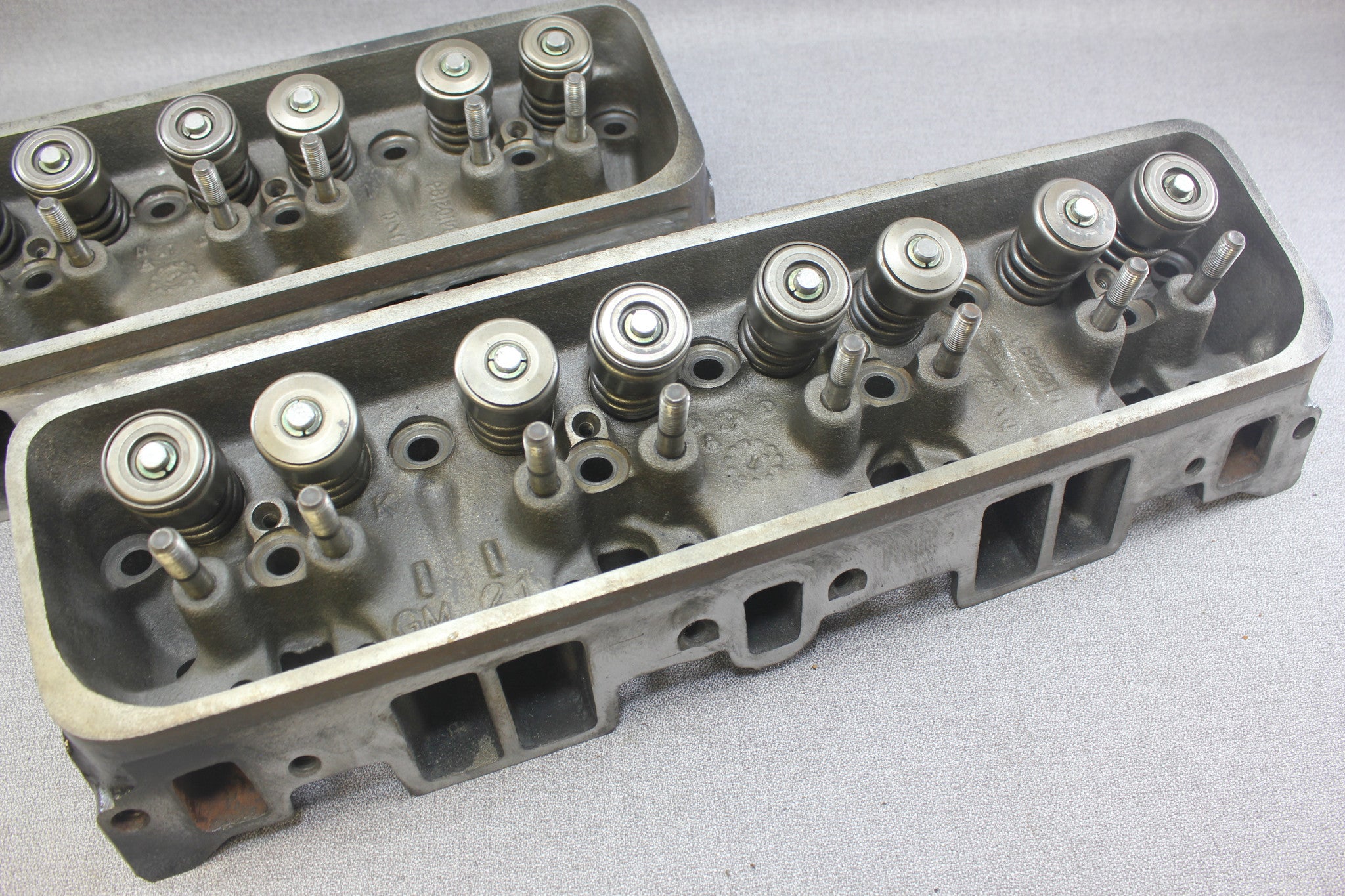 Chevy GM Chevrolet 14102193 V8 SBC 350 5.7L Cylinder Head Pair MerCruiser Marine