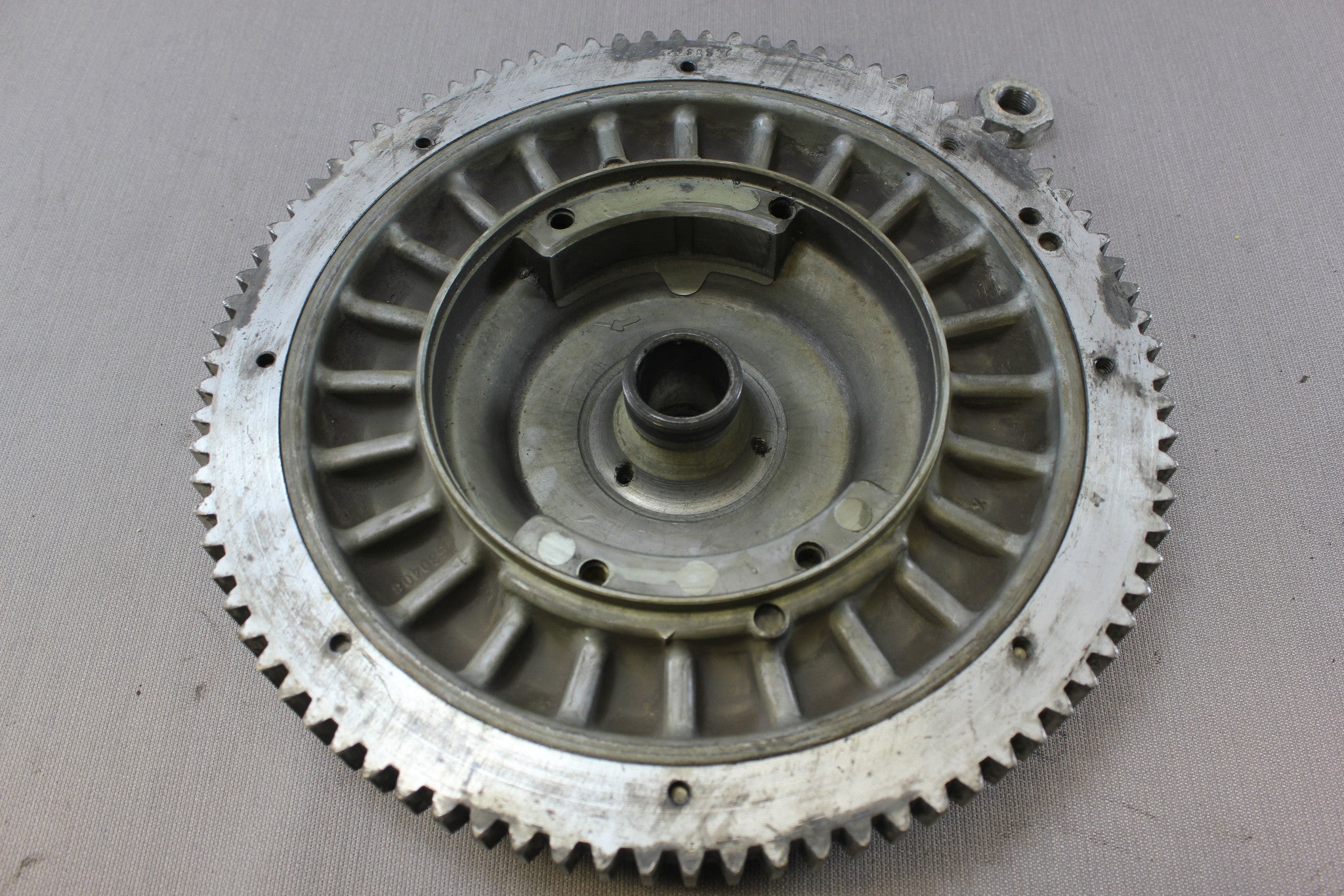 Johnson Evinrude Outboard 40hp RK-24 1962 Flywheel Starter 580408 Nut Ring Gear