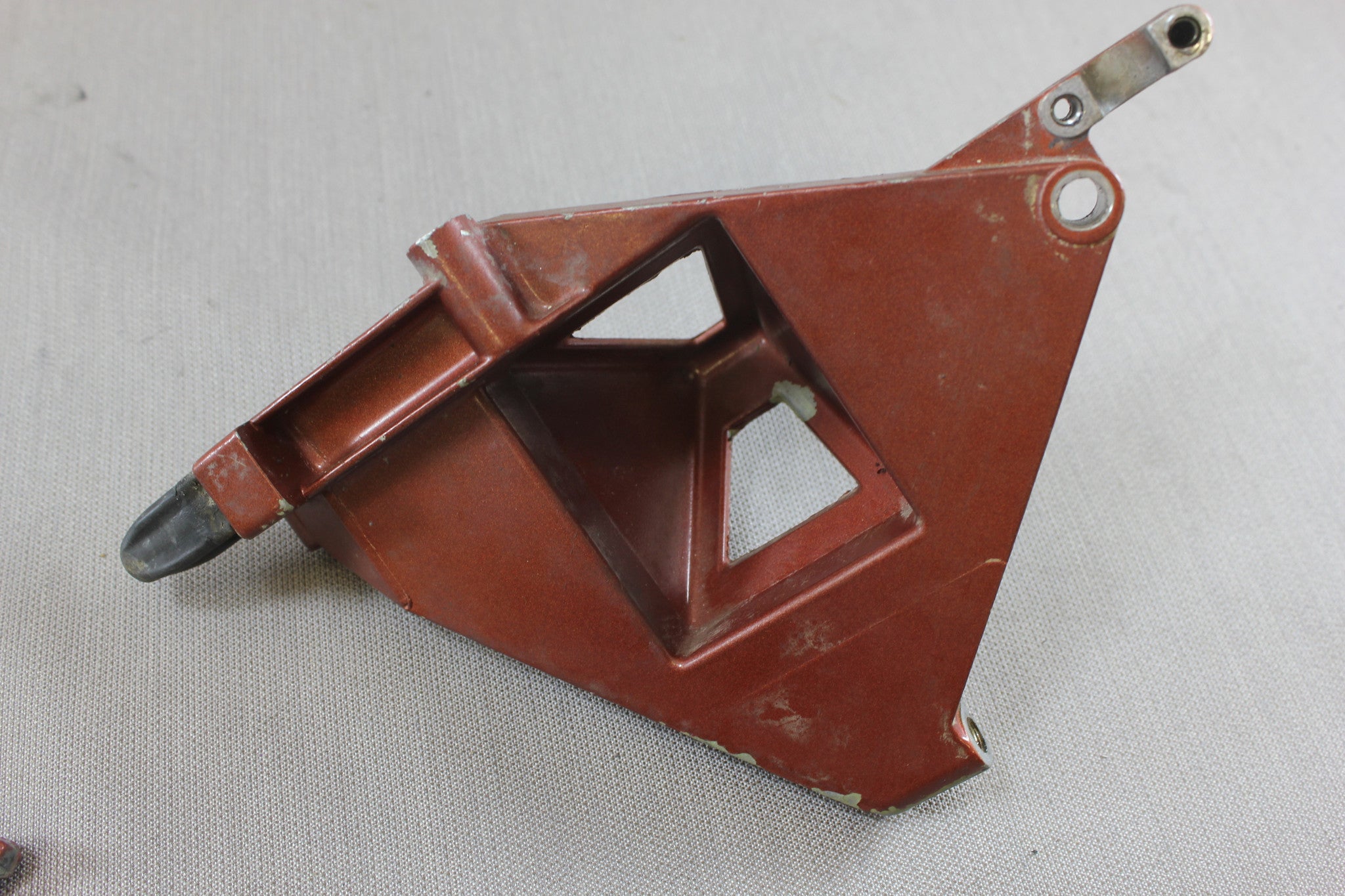 Johnson Evinrude 18hp Outboard FD-12 1958 Support Bracket Cowling 304264 304348