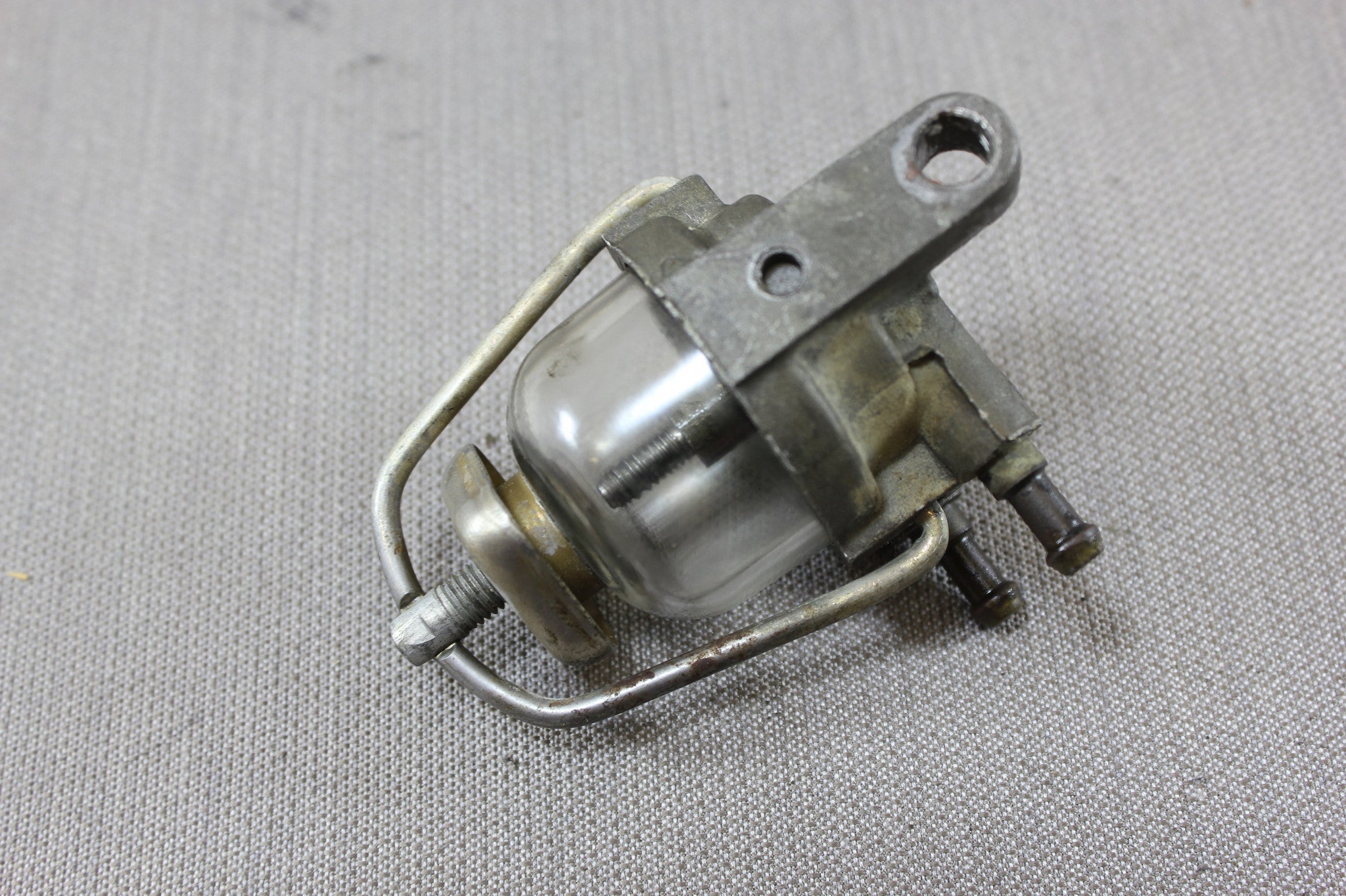 Johnson Evinrude 18hp Outboard FD-12 1958 Fuel Filter Bowl 376836 378576 576835