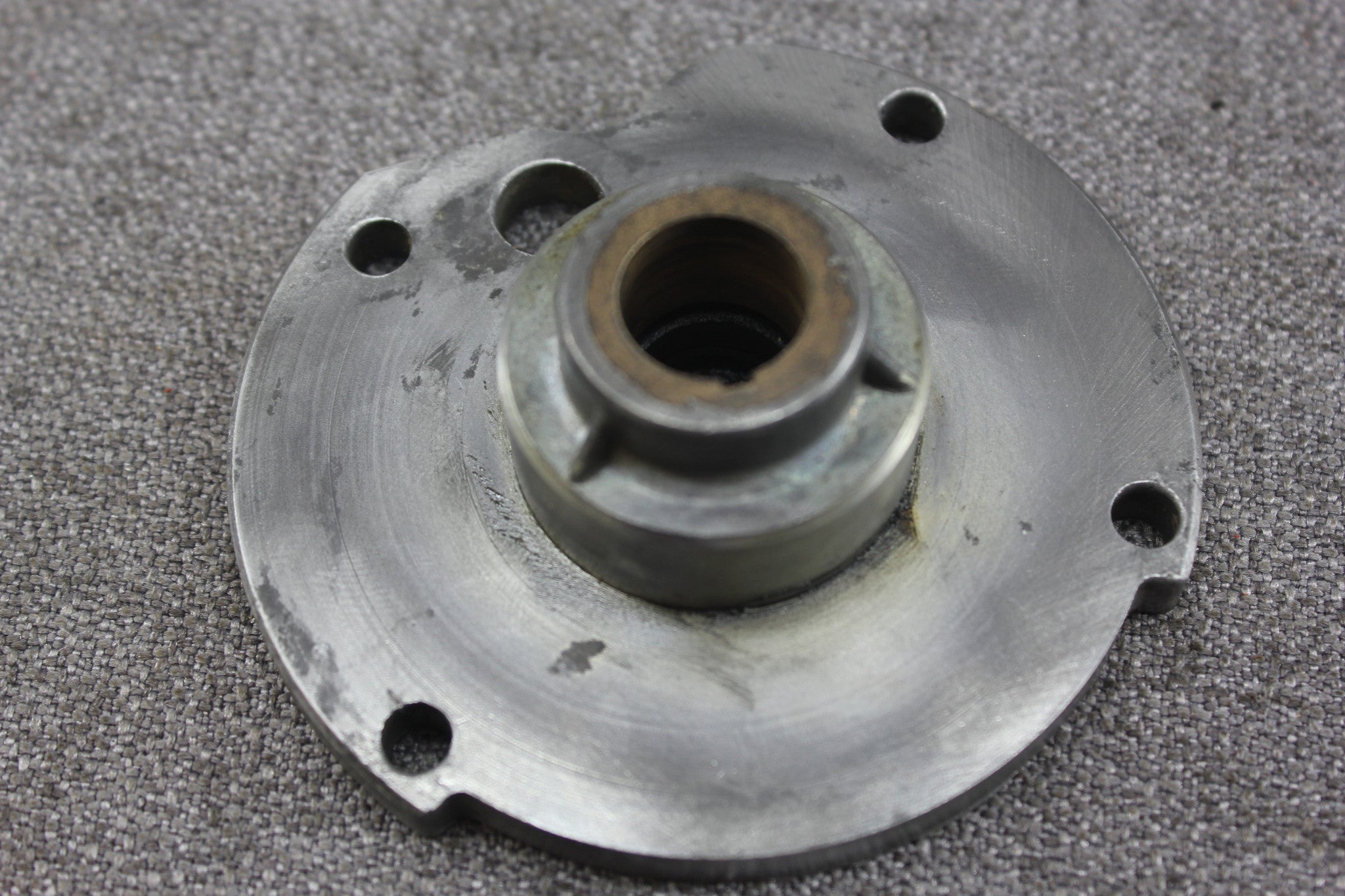 Evinrude Johnson Outboard 10hp Gearcase Impeller Housing Base Bearing 377186