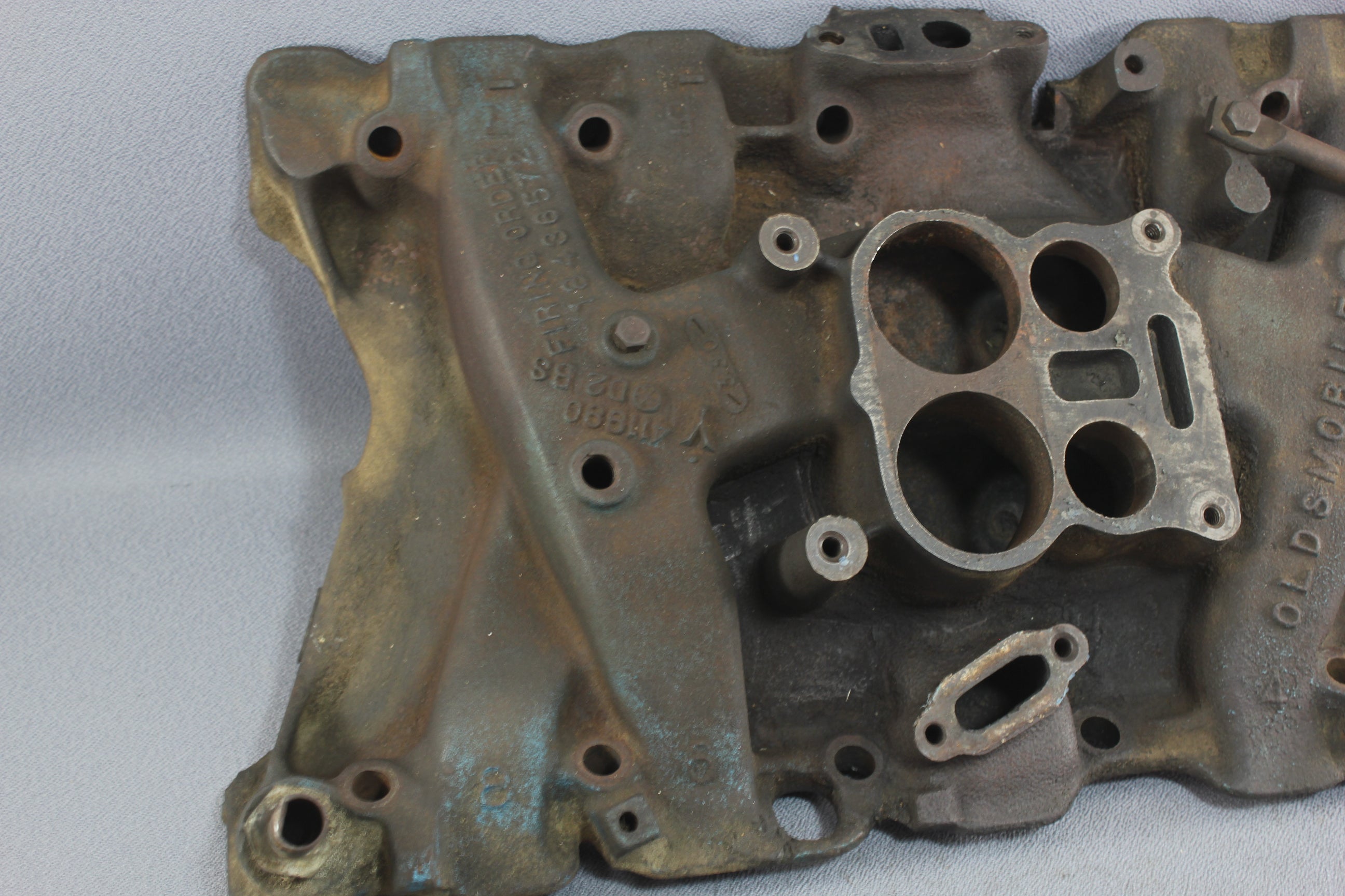 Oldsmobile 403 OEM Intake Manifold 411990 (D2BS 330) V8 6.6L 1977-1979