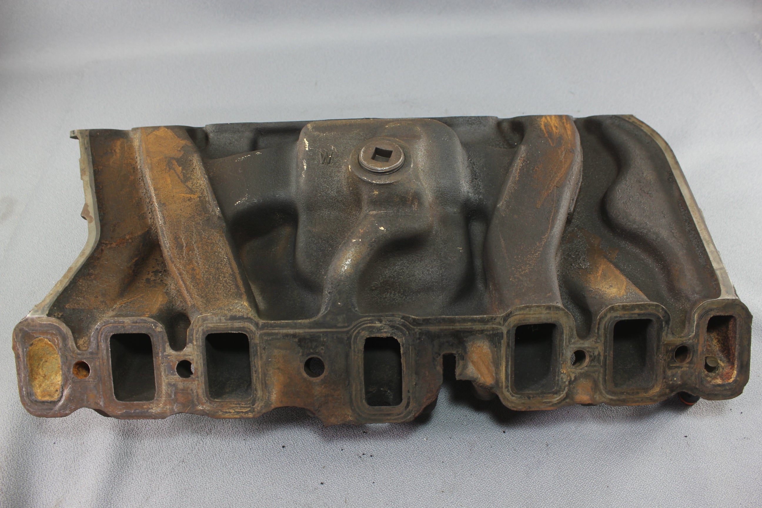 Oldsmobile 403 OEM Intake Manifold 411990 (D2BS 330) V8 6.6L 1977-1979