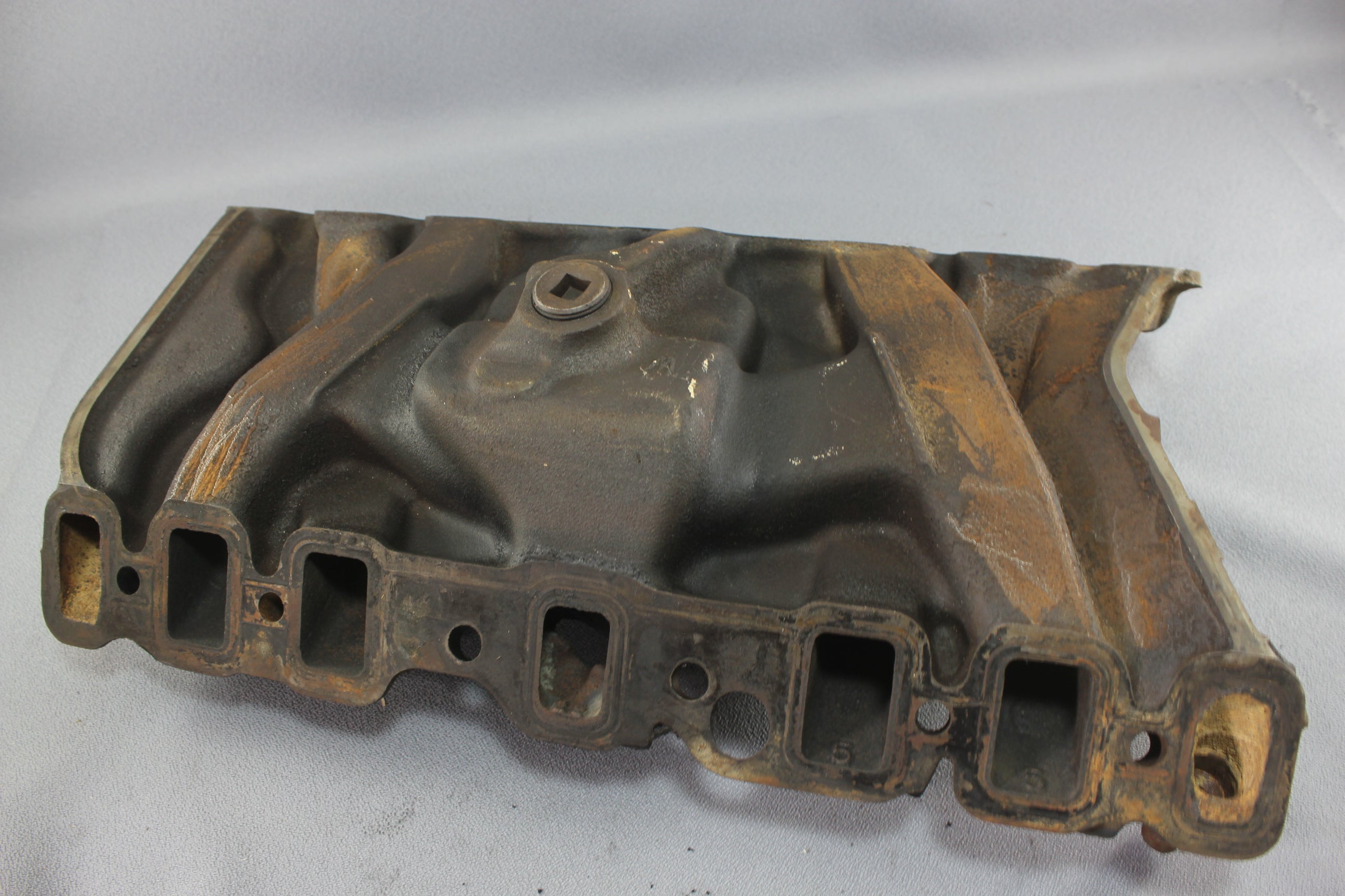 Oldsmobile 403 OEM Intake Manifold 411990 (D2BS 330) V8 6.6L 1977-1979