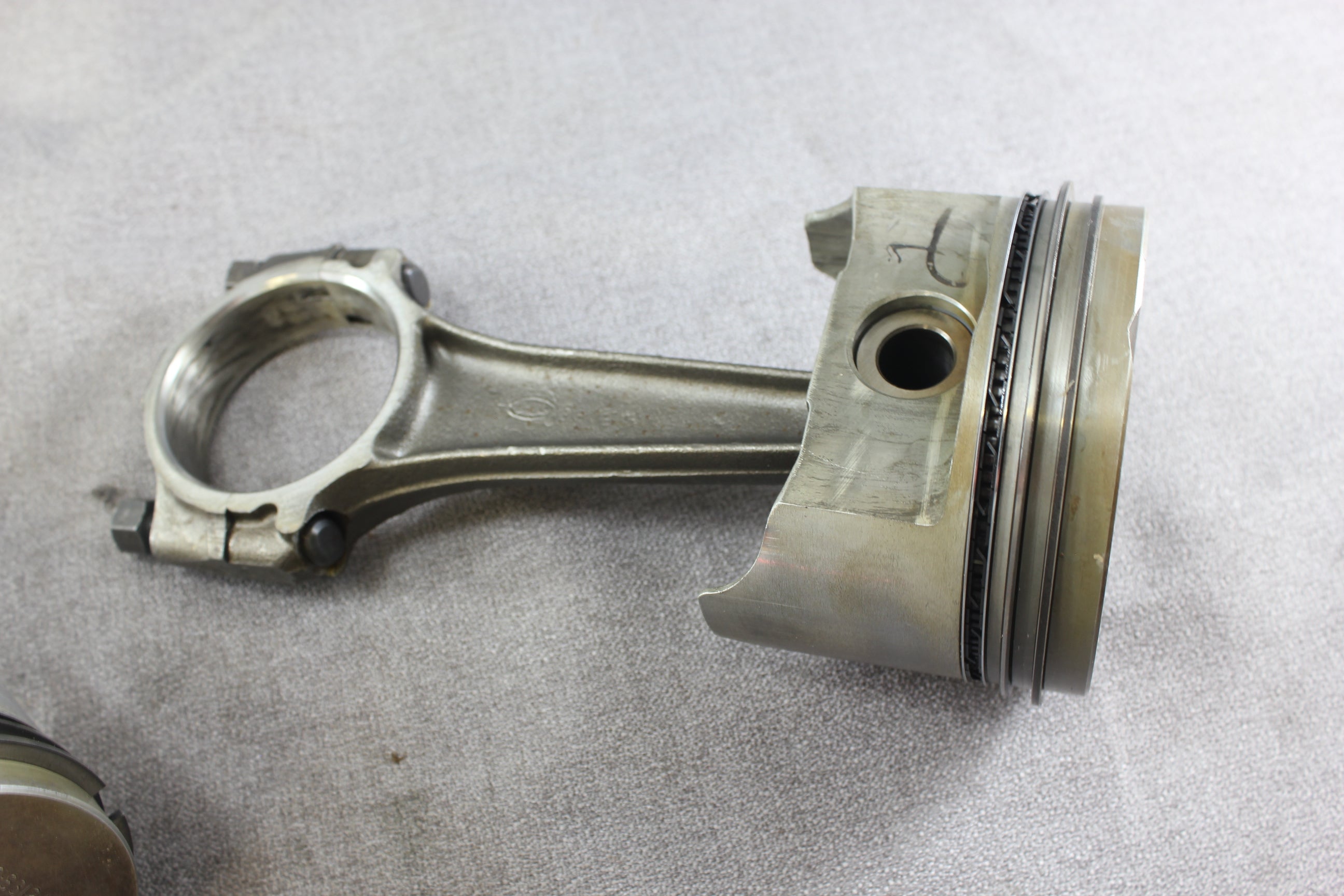 MerCruiser 759-8312-10 3.7L 470 Piston & Pin Assembly Connecting Rod 170hp 83-89