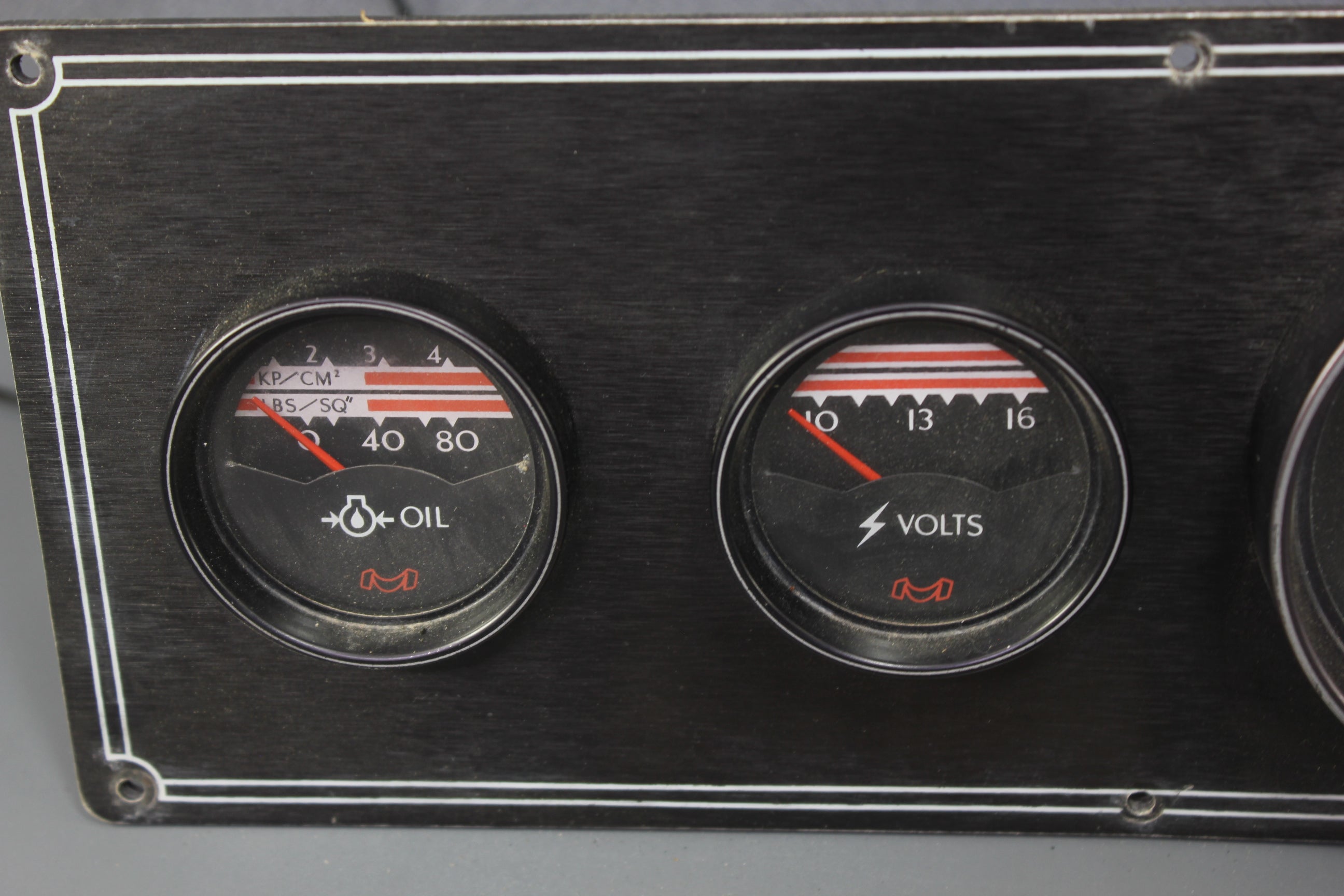 Four 4 Winns Dash Panel Gauges Cluster Dash Medallion RPM Speedometer Red White