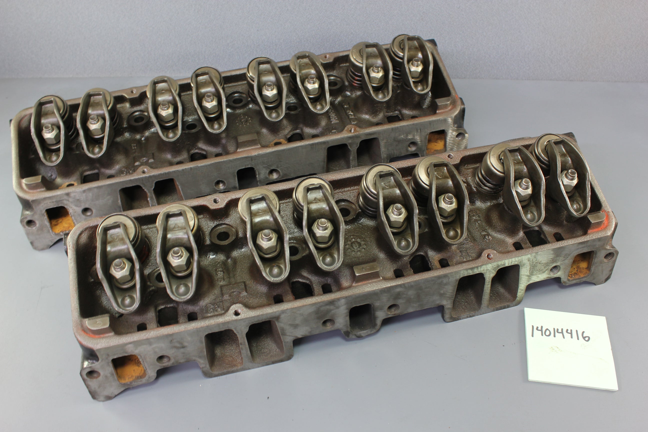 GM 14014416 Cylinder Head Set MerCruiser 938-8549 V8 305 4BBL 228hp 230hp 77-86