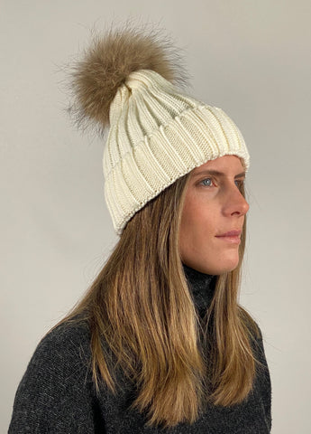 Knit Hat Pompom – Héritage Gallery