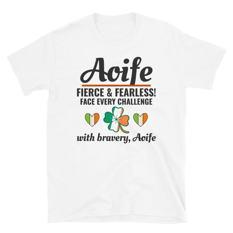 Chica irlandesa Aoife: camiseta feroz y intrépida