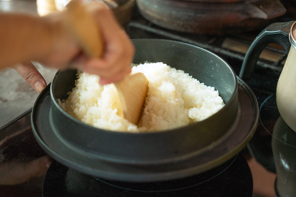 IHで炊いている釜浅のごはん釜