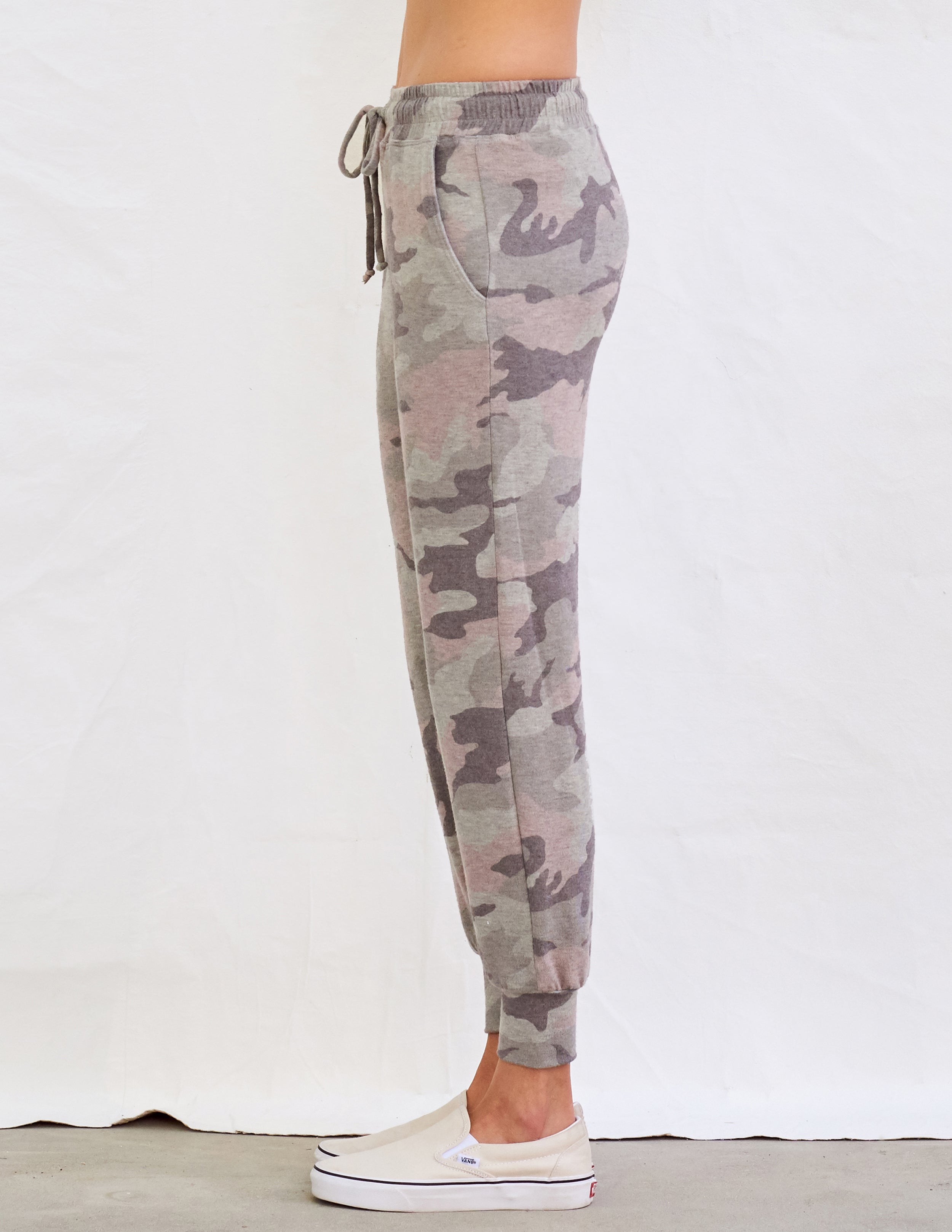 sundry camo jogger