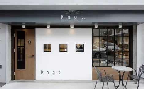 Experience full of charms of Knot in the gallery shop
