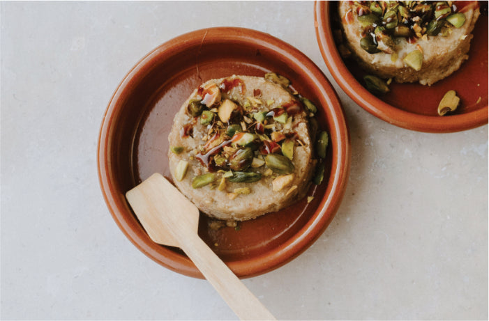 Halva Küchlein mit Pistazien und Datteln