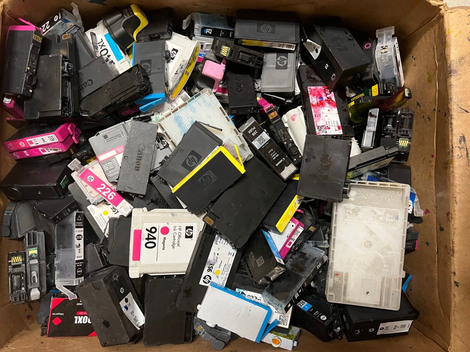 MIX LOT OF 370 EMPTY INK CARTRIDGES FOR $740 STAPLES or OFFICE MAX REW –  Bulkbuys101