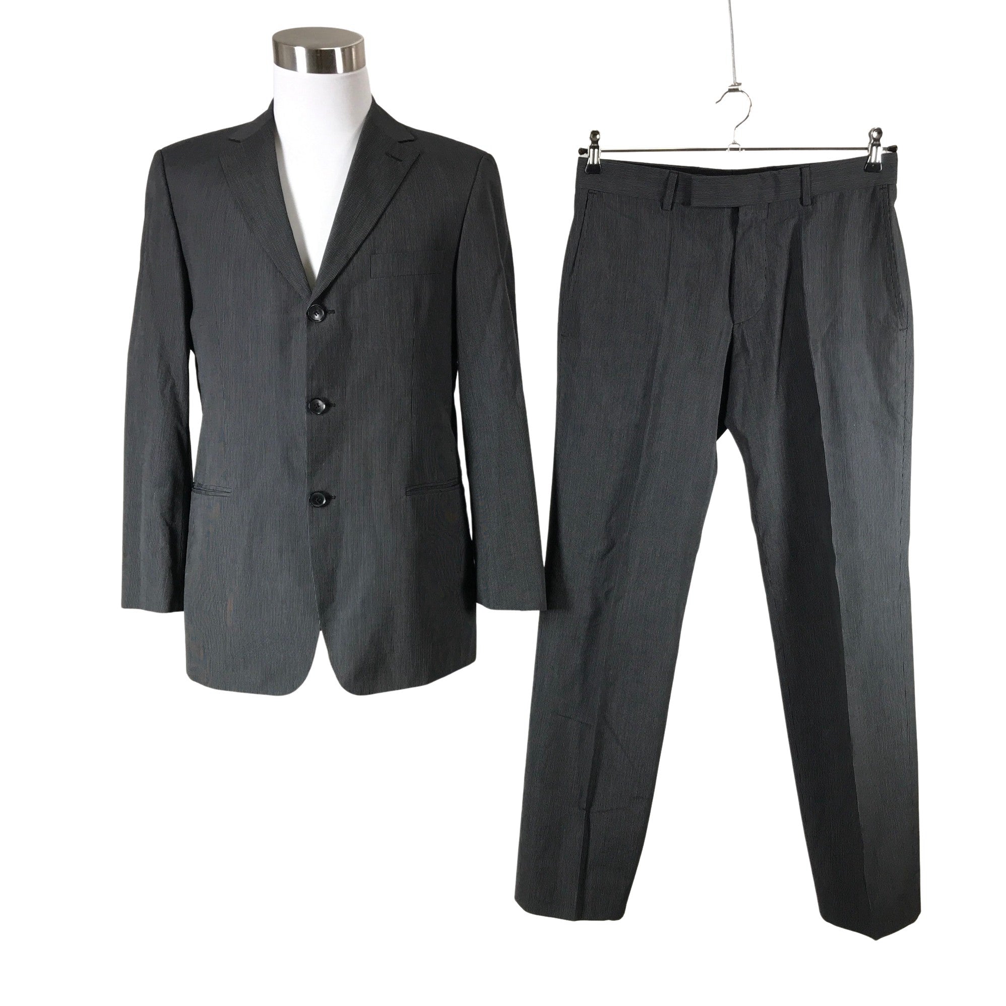 Men's Hugo Boss Suit, size S (Grey) | Emmy