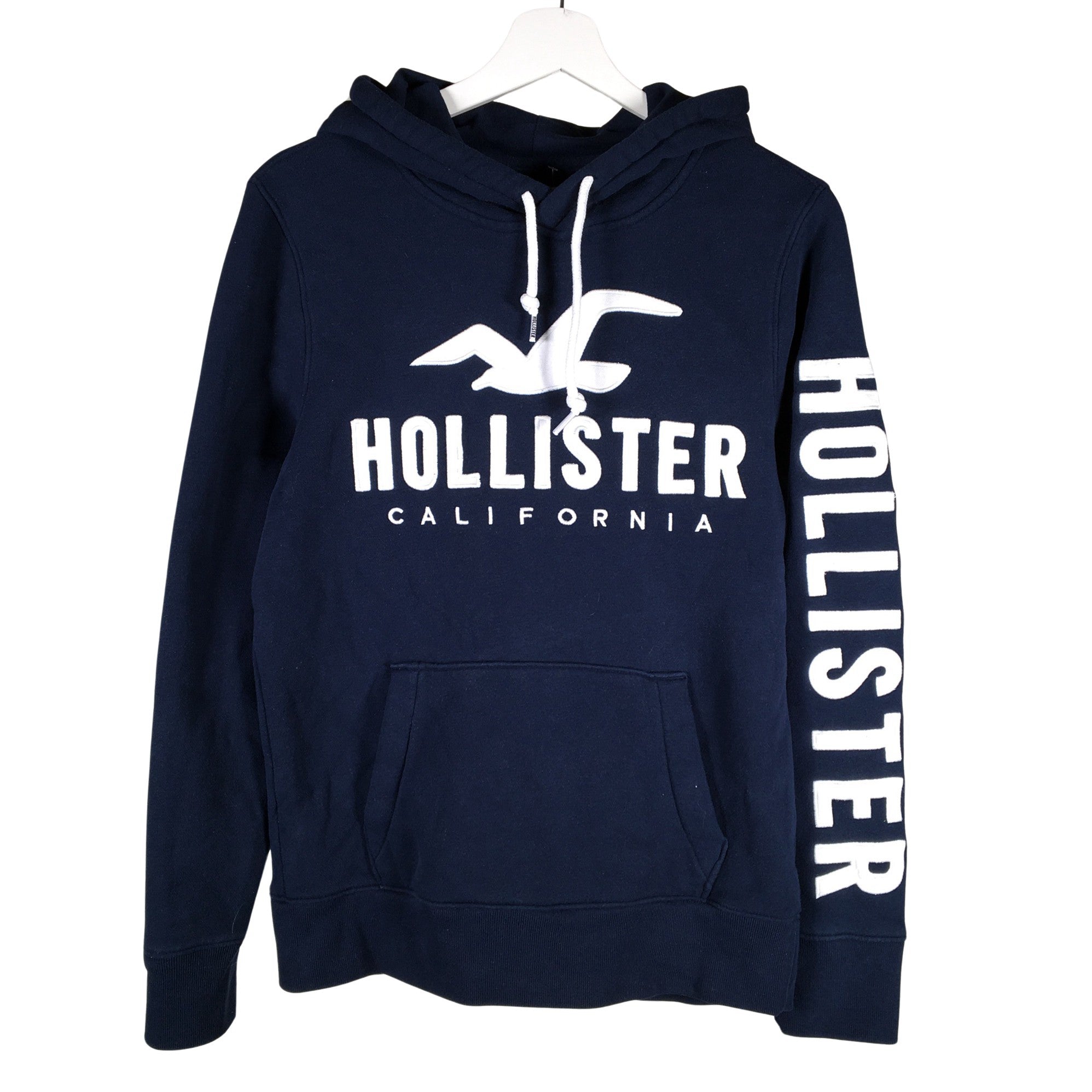Hollister hoodie in black with chest logo