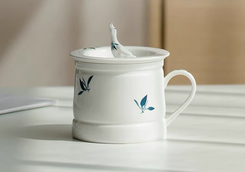 Tea cup with infuser and a duck lid