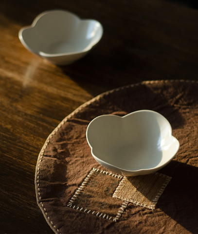 Ceramic petal shaped condiment bowl