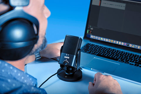 Man recording podcast with RODE NT-USB Mini