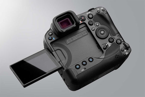 5.76-million-dot & 120 fps blackout free EVF with quick response, as well as a Vari-Angle Touchscreen