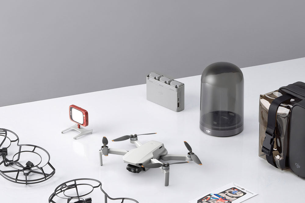 the dji mini se laid out on a table